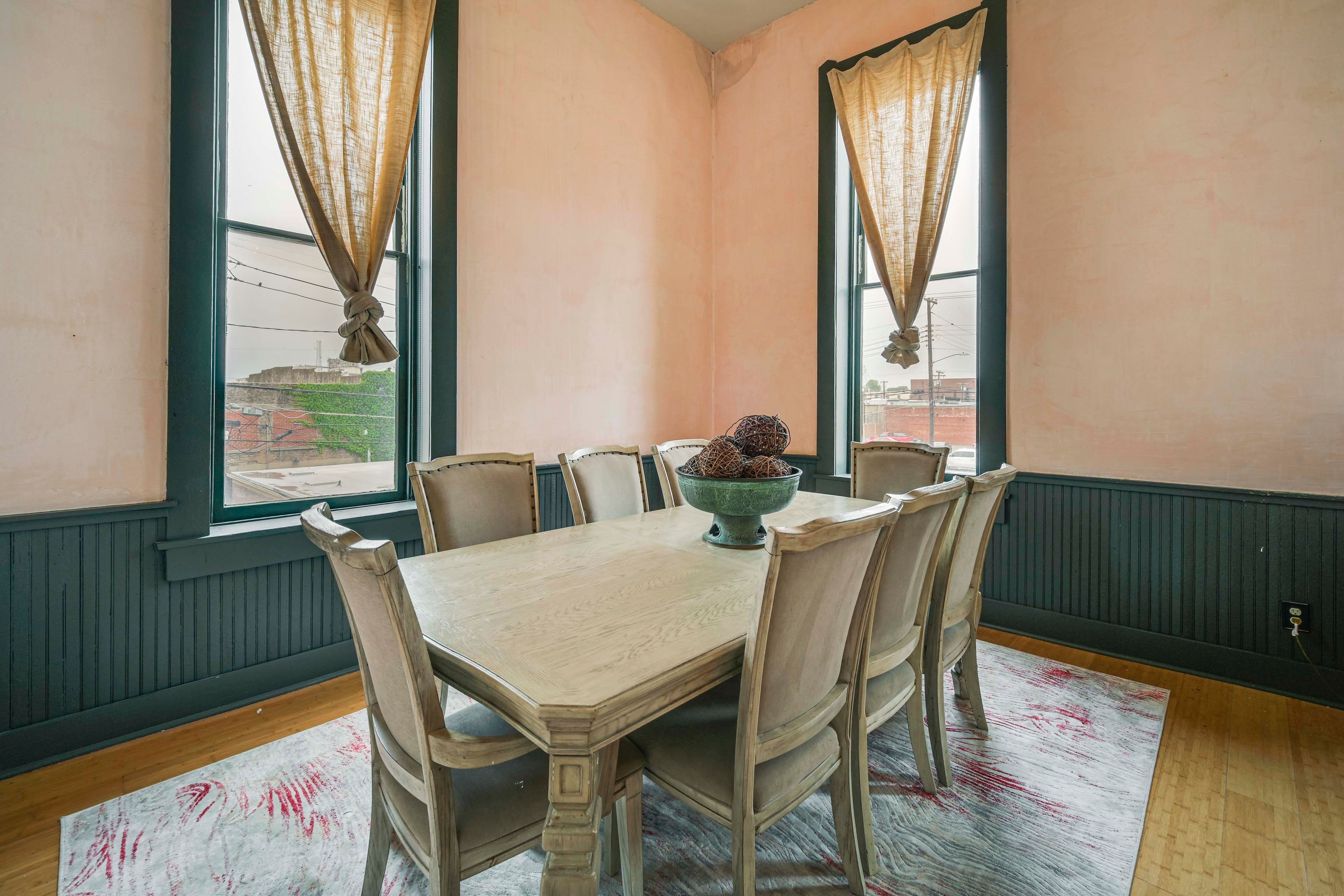 Dining Area | Single-Story Unit on 2nd Floor