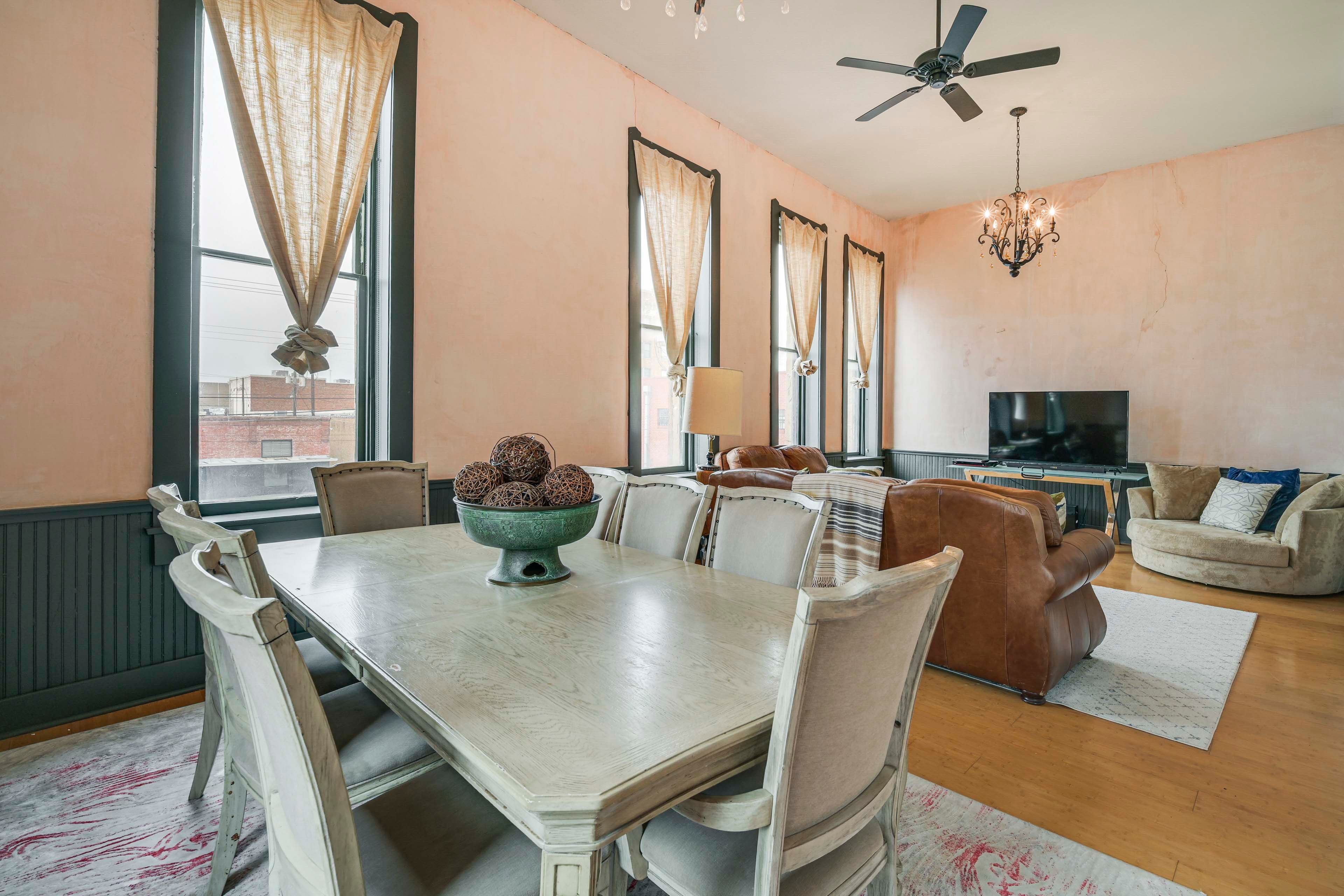 Dining Area | Dishes & Flatware Provided