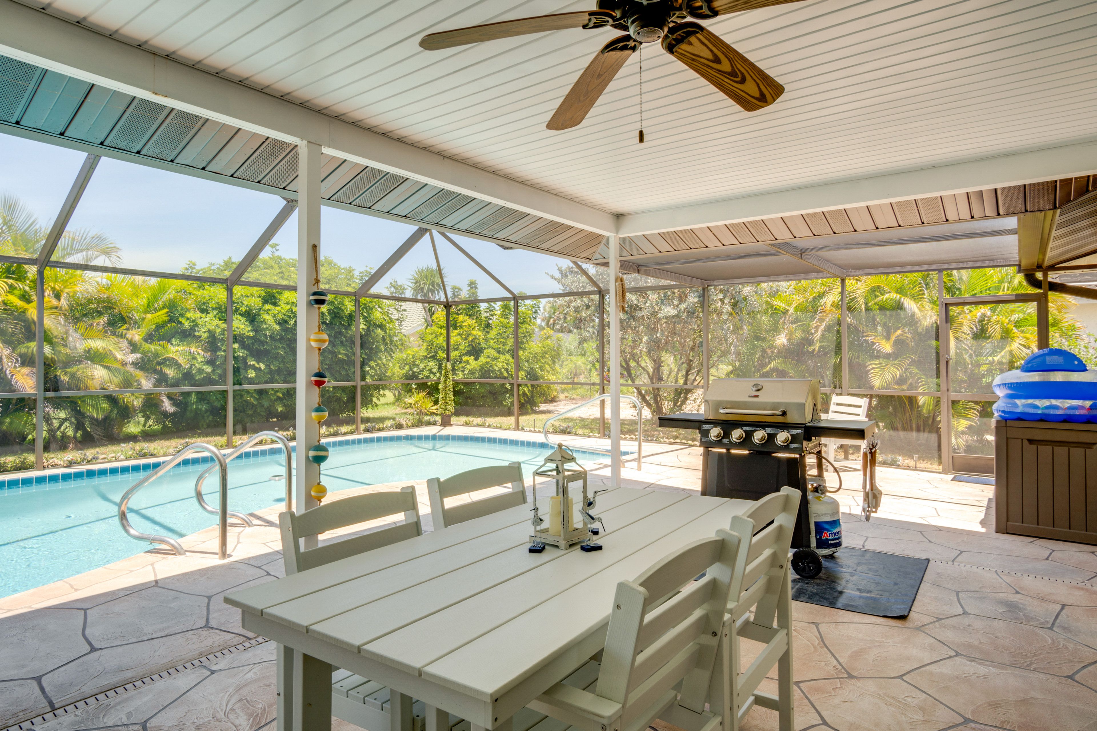 Furnished Lanai w/ Heated Pool
