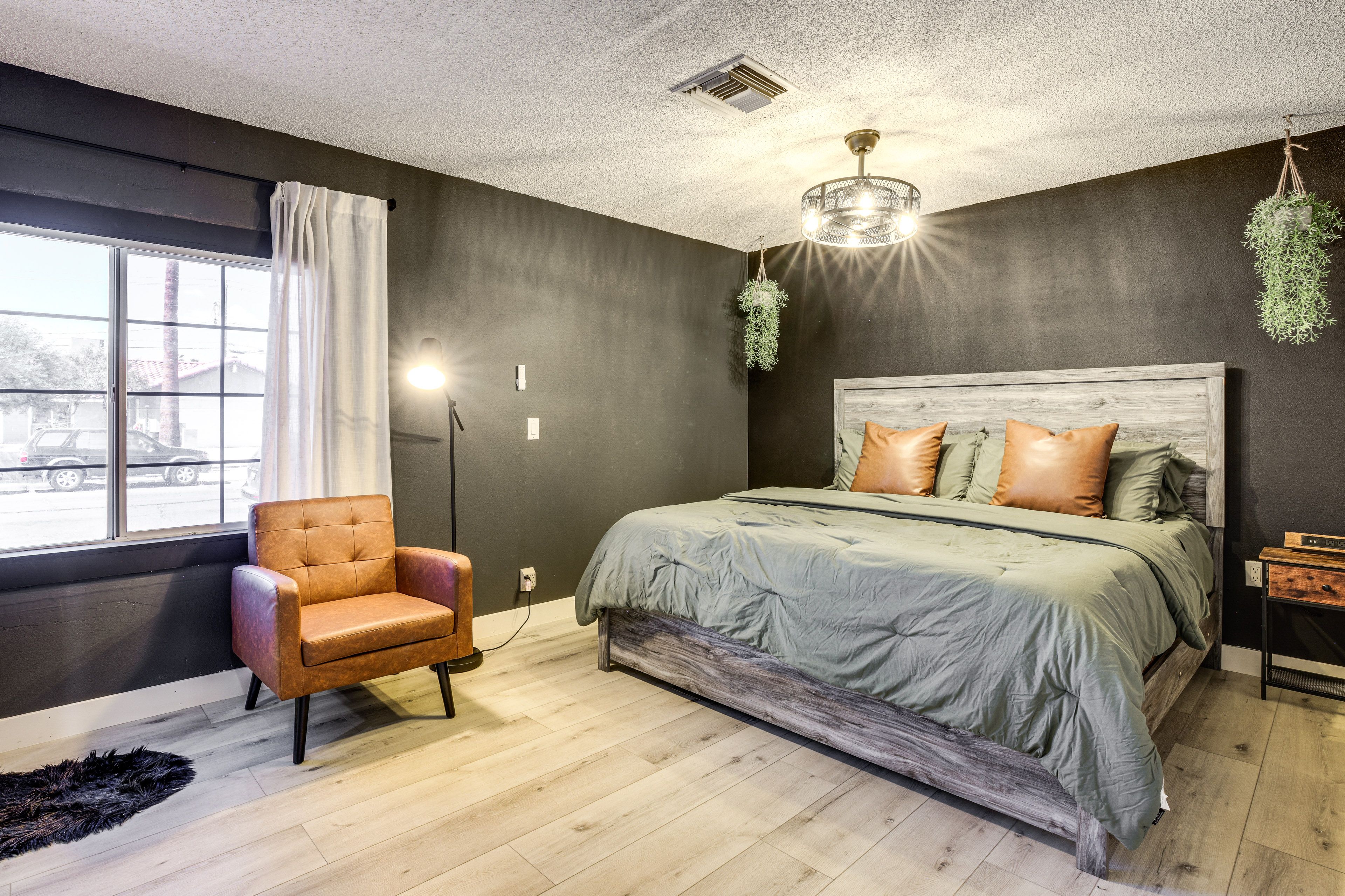 Bedroom 1 | King Bed