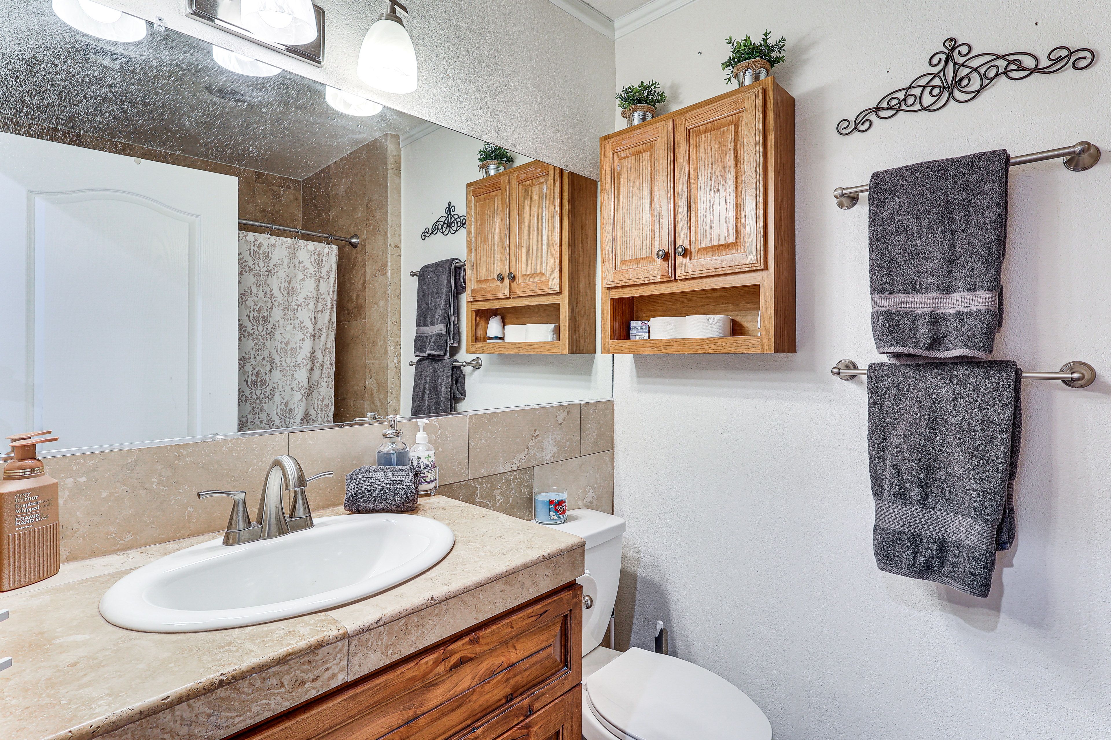 Full Bathroom