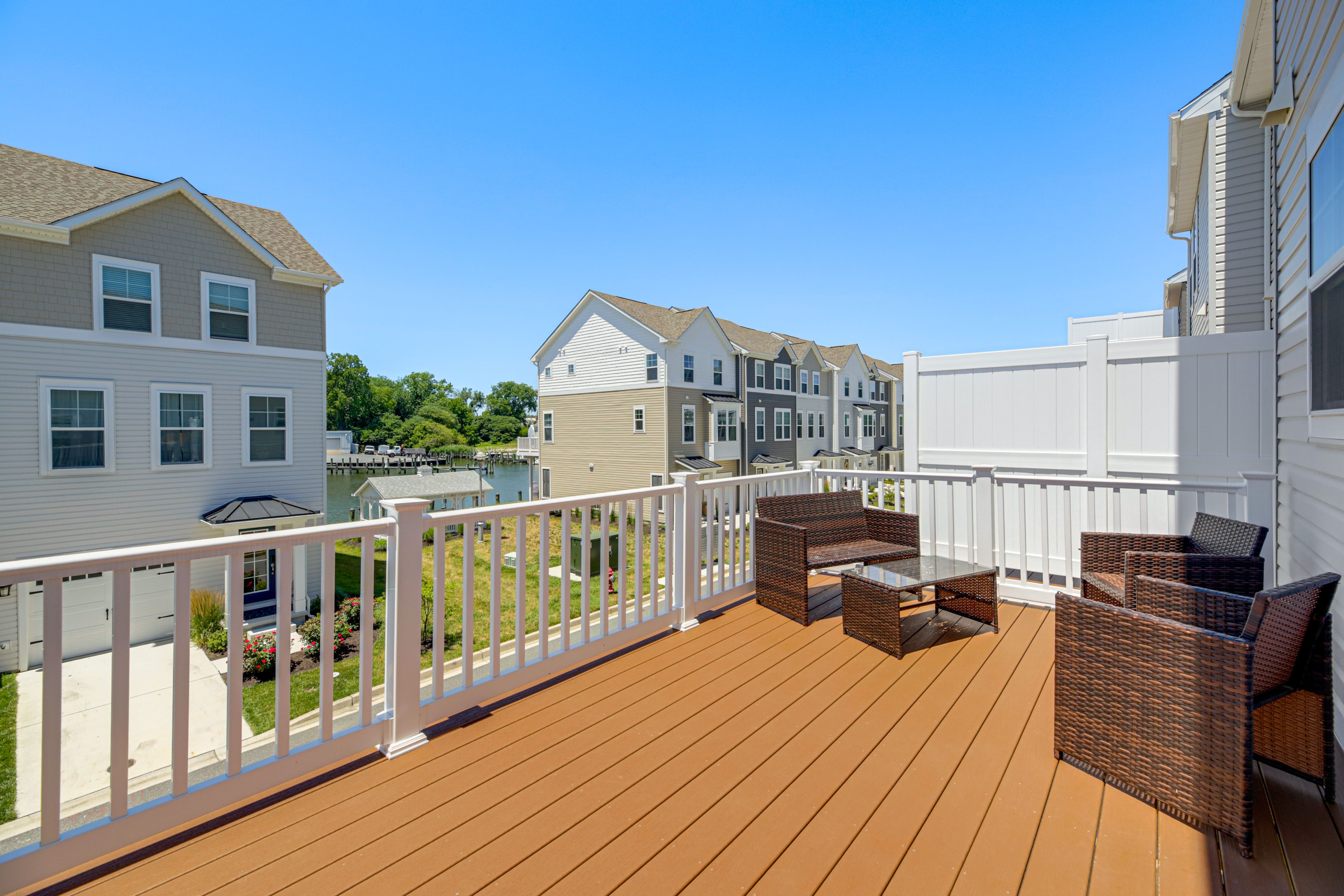 Furnished Deck | 2nd Floor