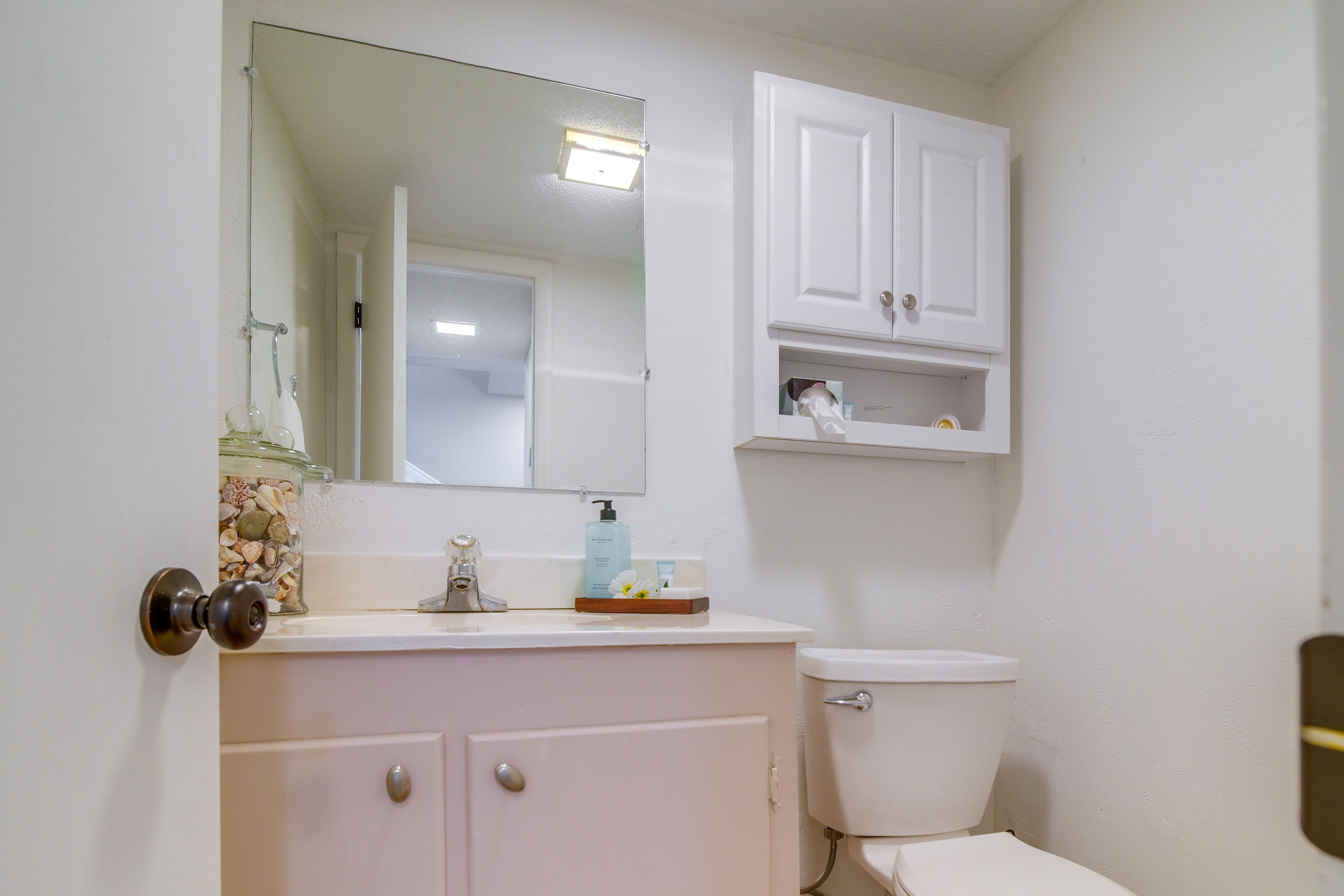 Half Bathroom | 1st Floor