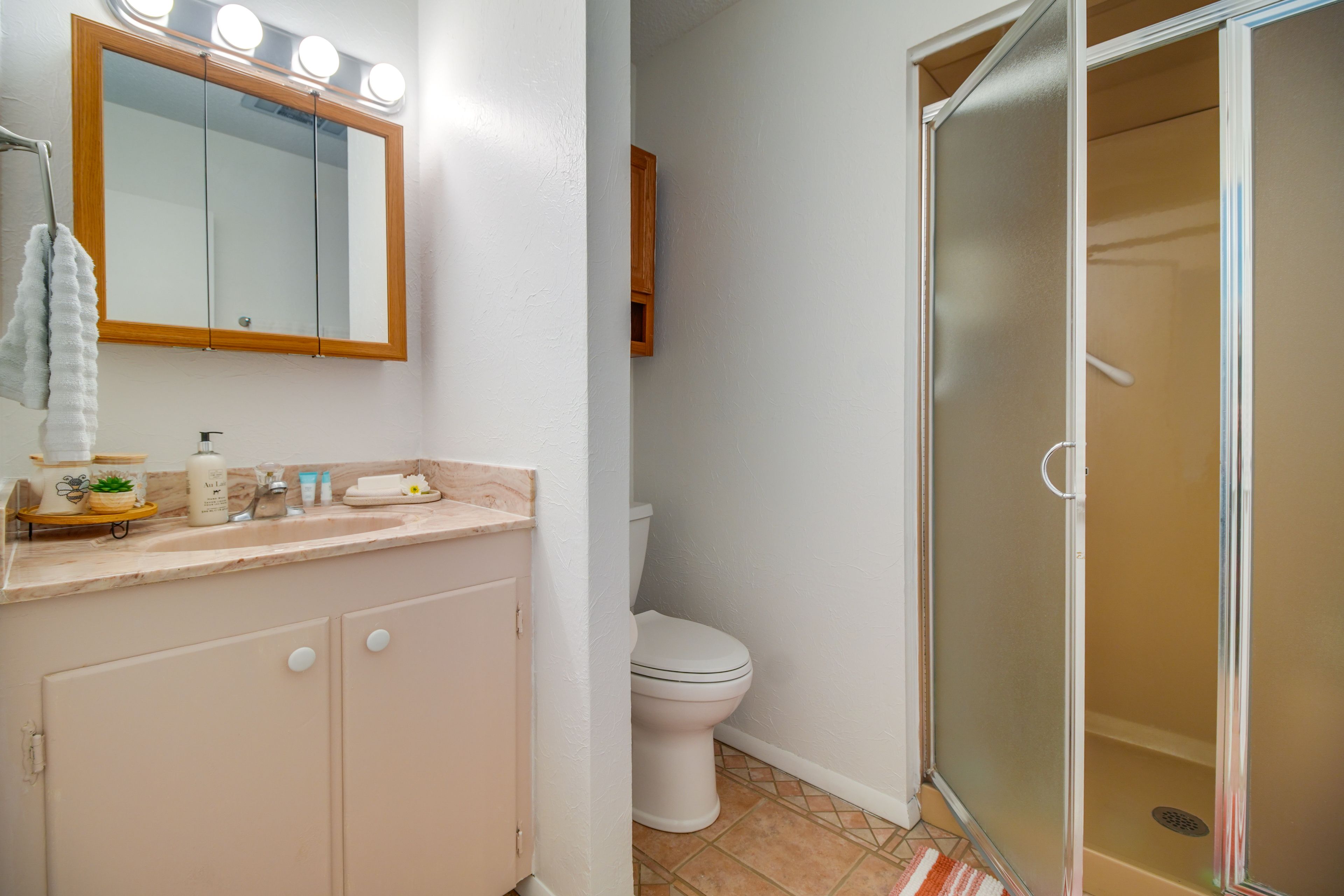 Full Bathroom | 2nd Floor