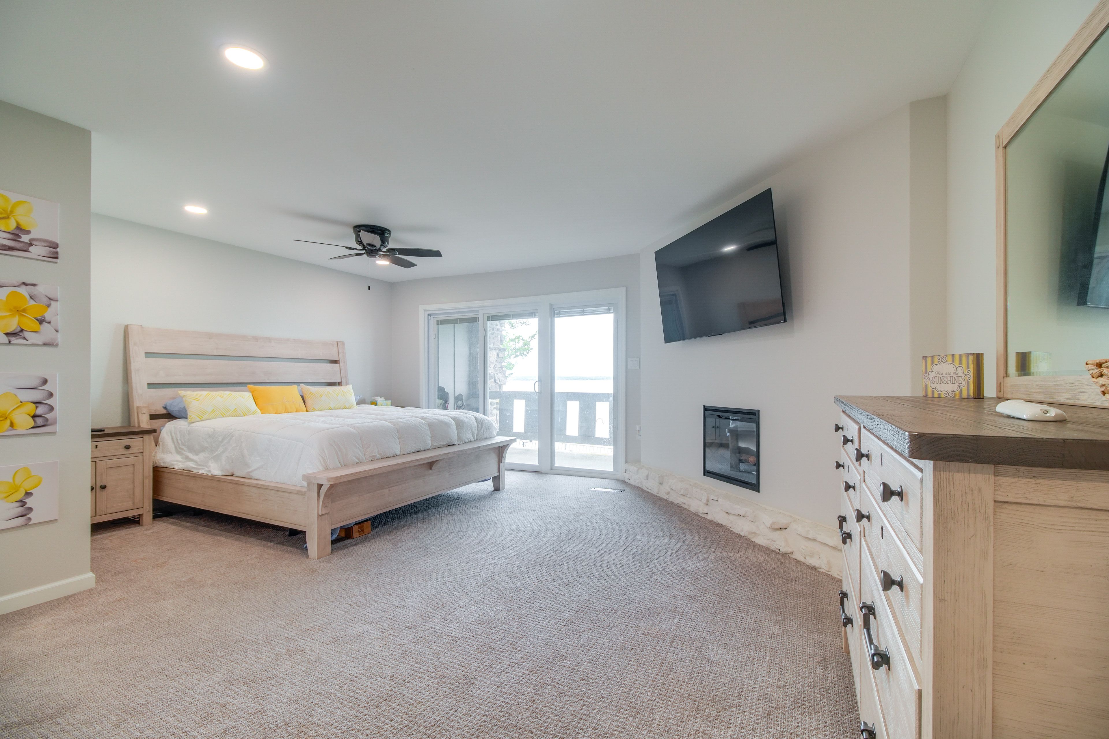 Bedroom | King Bed | 2nd Floor