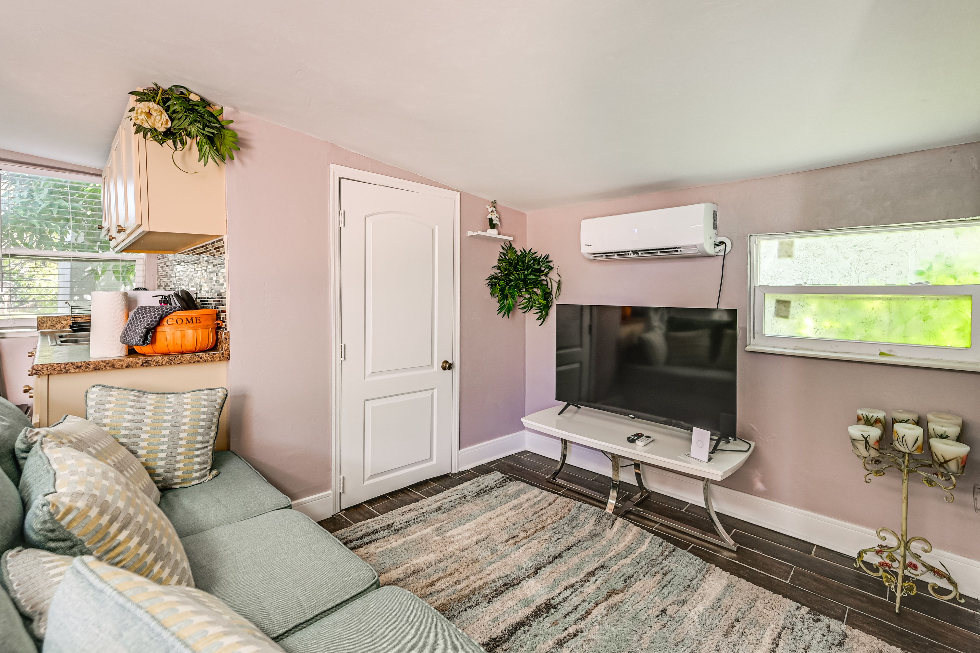 Property Interior | Single-Story Cottage