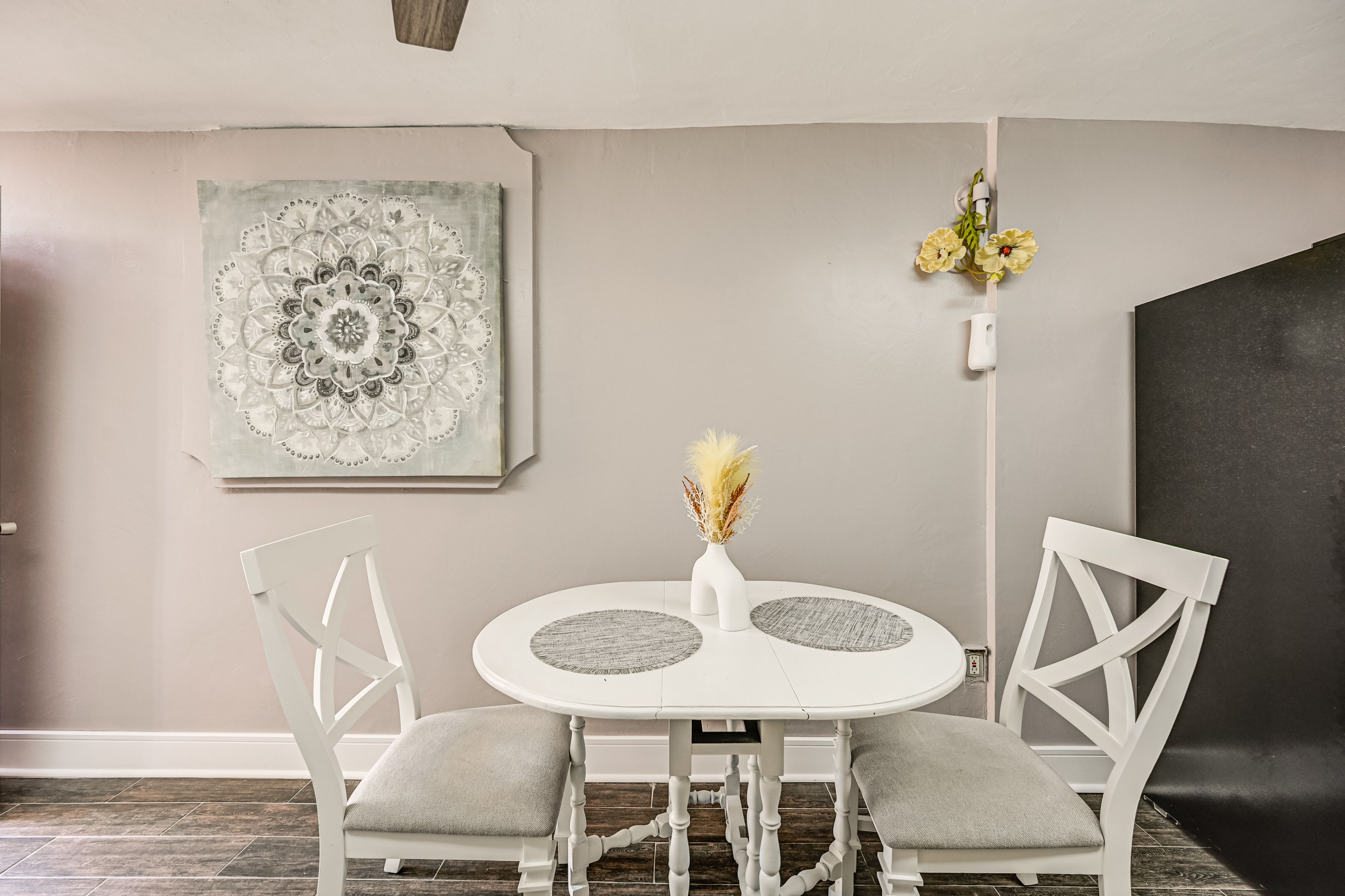 Dining Area | Dishware/Flatware