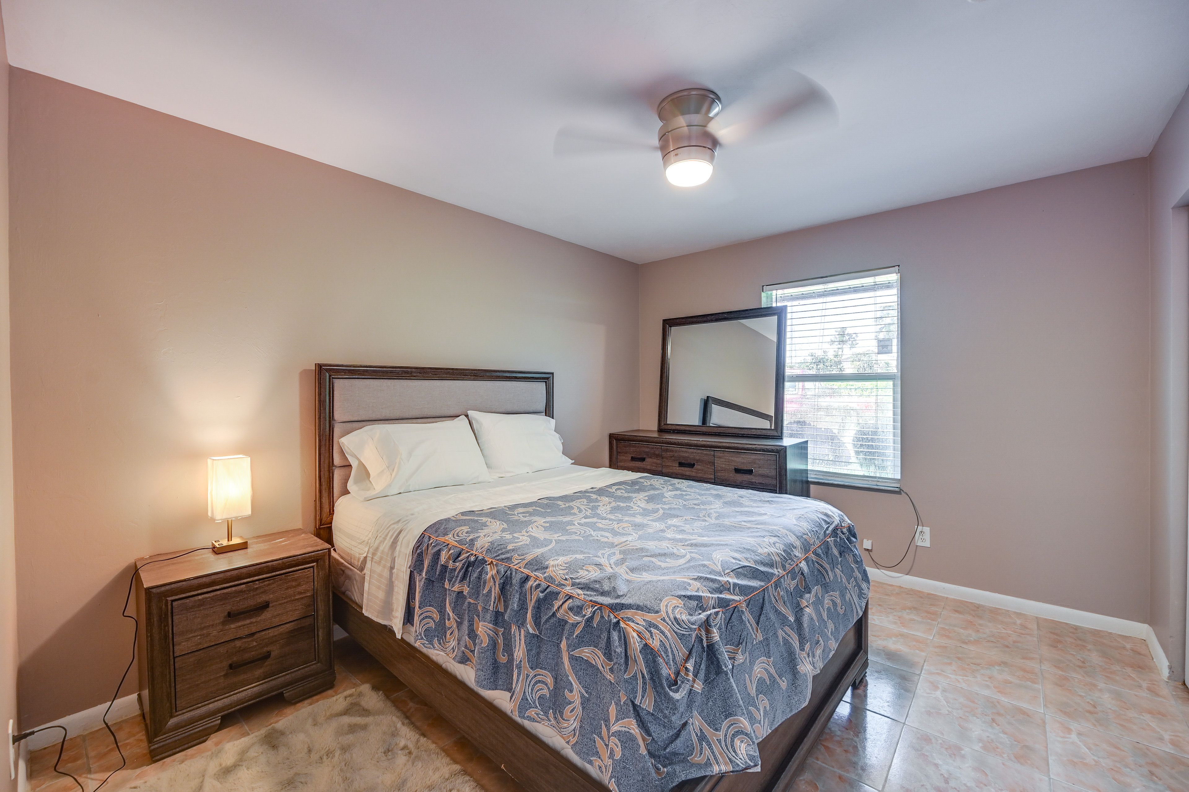 Bedroom 2 | Queen Bed