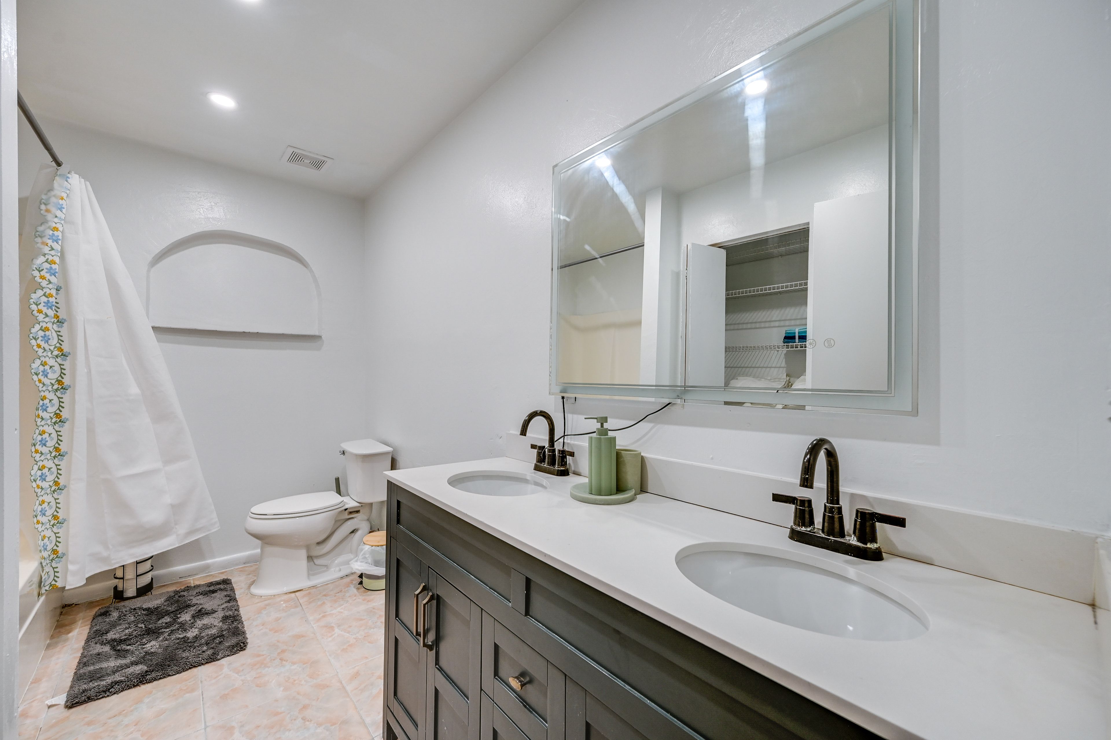 Full Bathroom