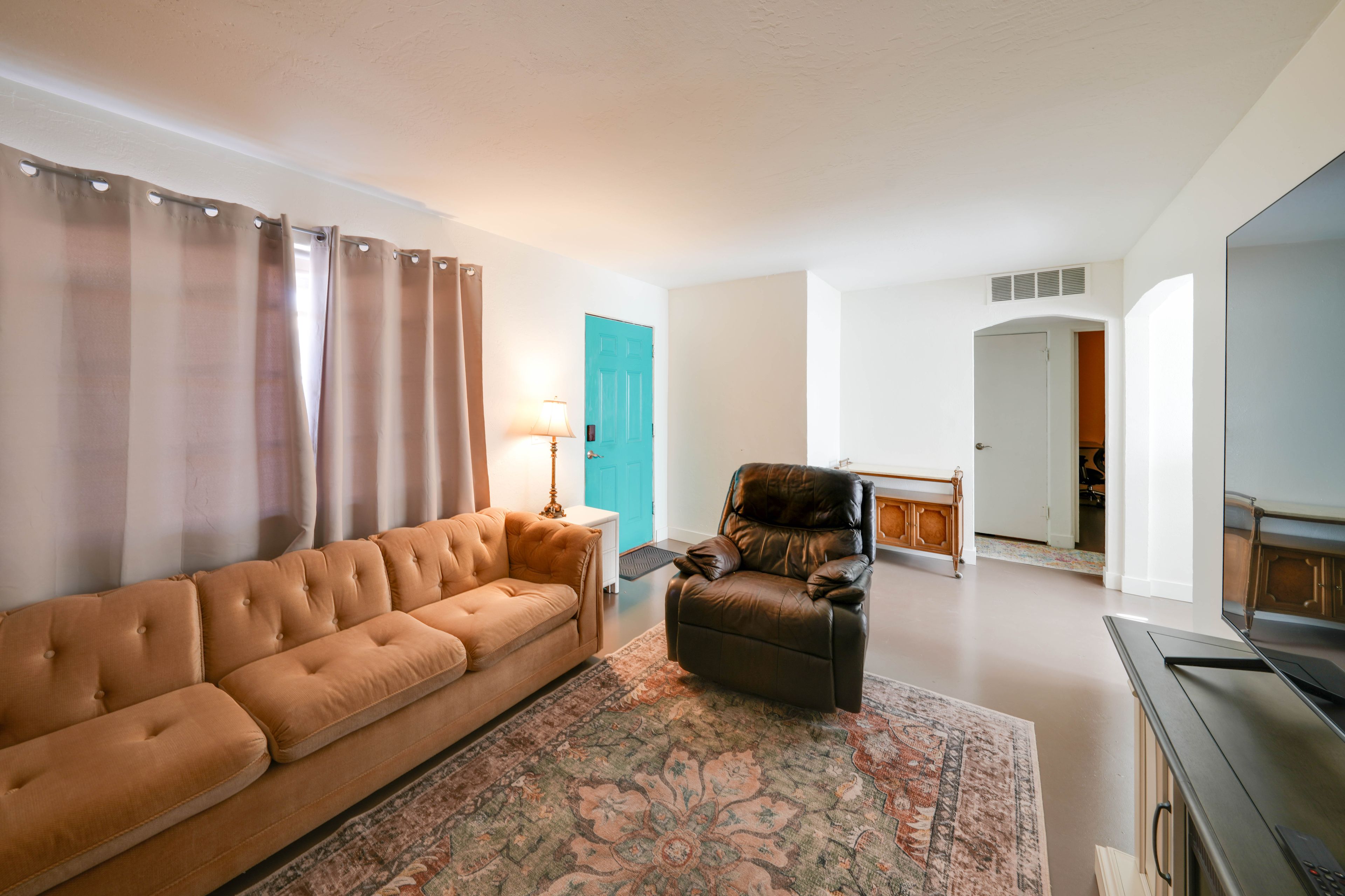 Living Room | Smart TV | Piano