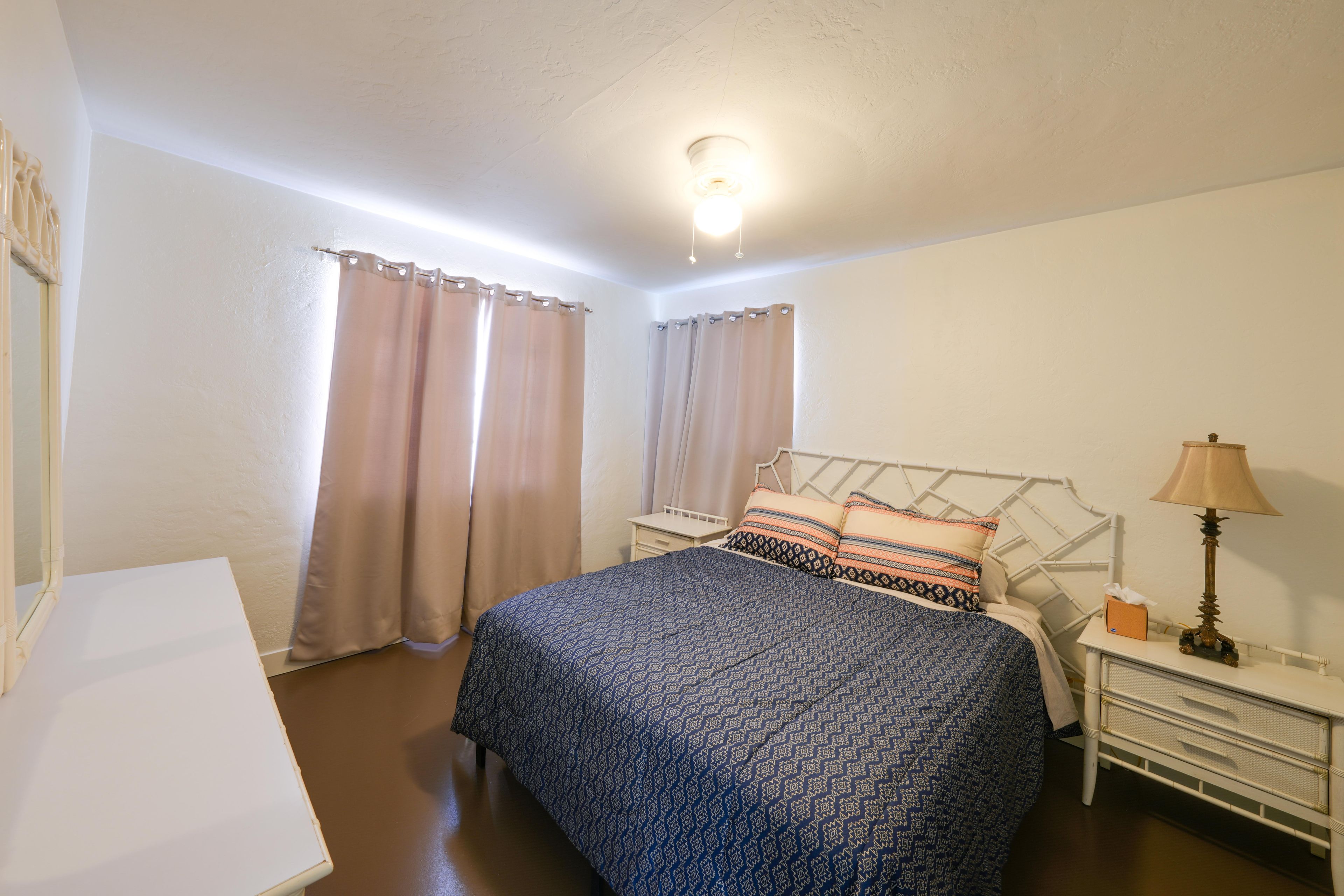 Bedroom 1 | Queen Bed