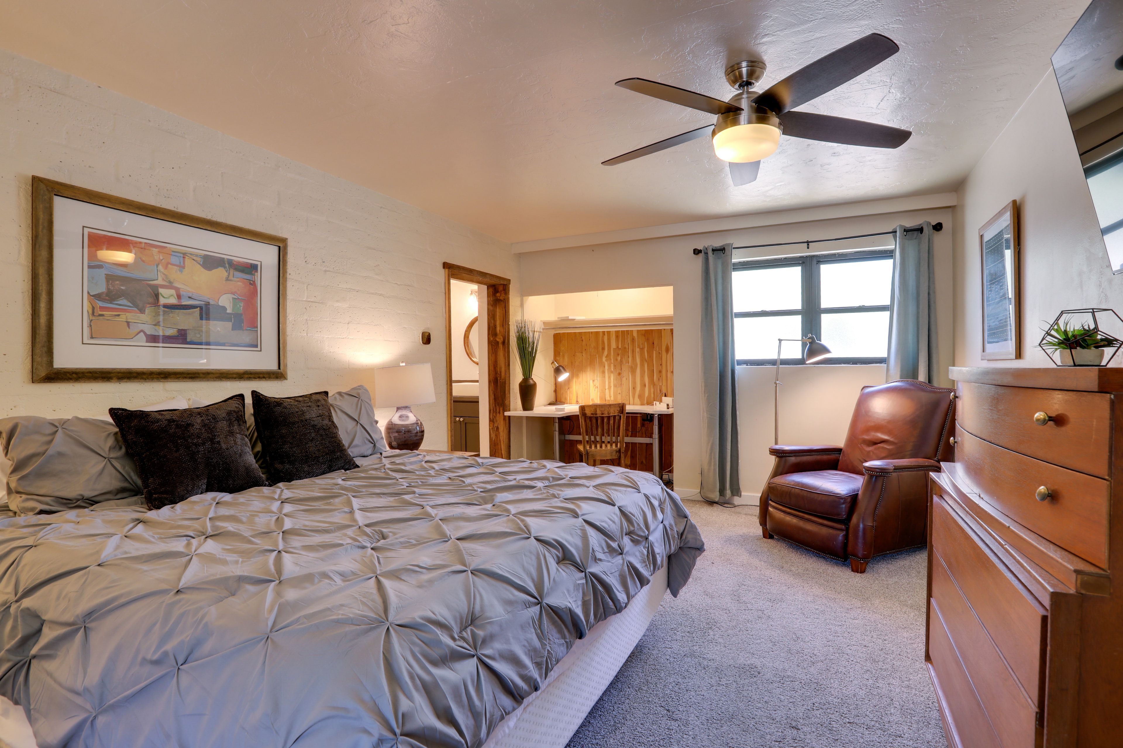 Bedroom 1 | King Bed