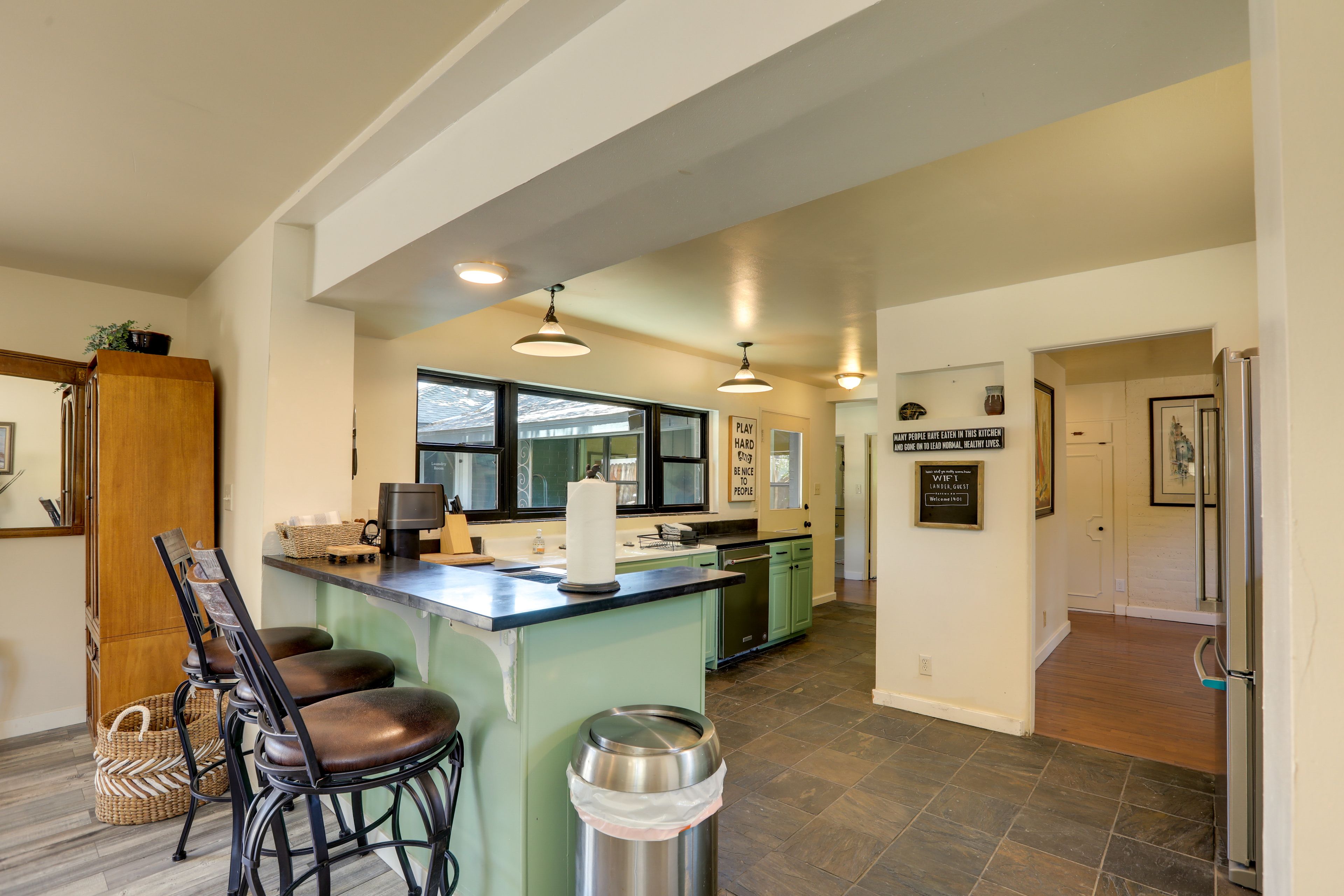 Kitchen | Breakfast Bar