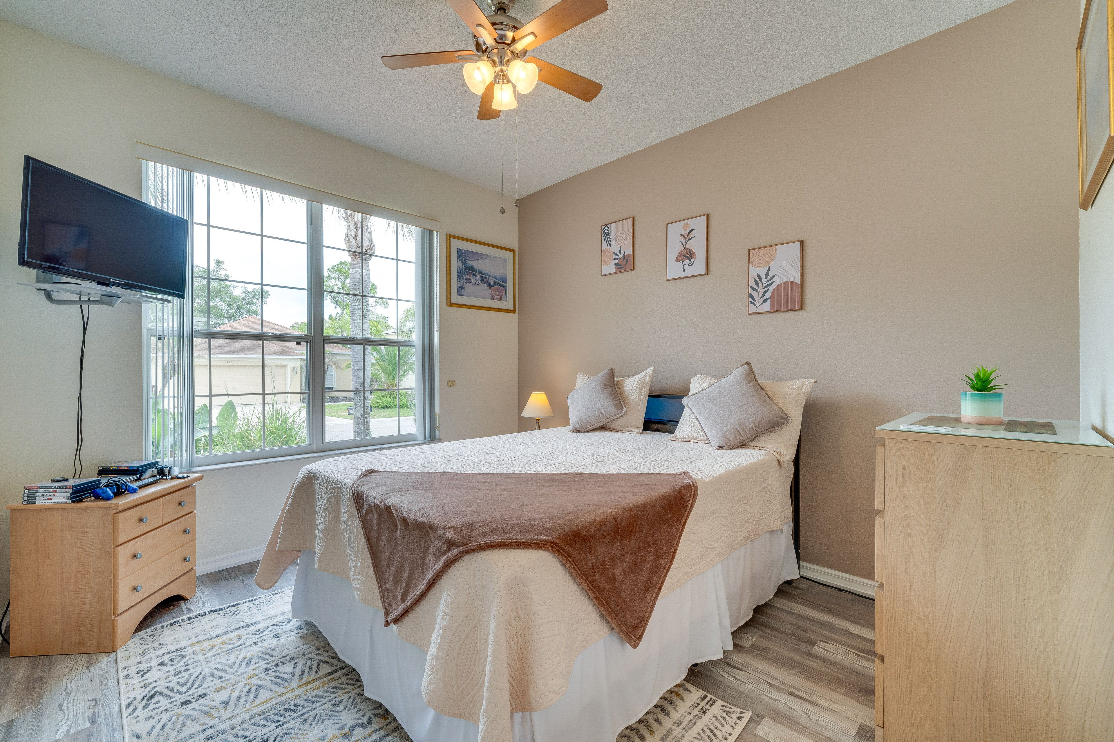 Bedroom 2 | Queen Bed