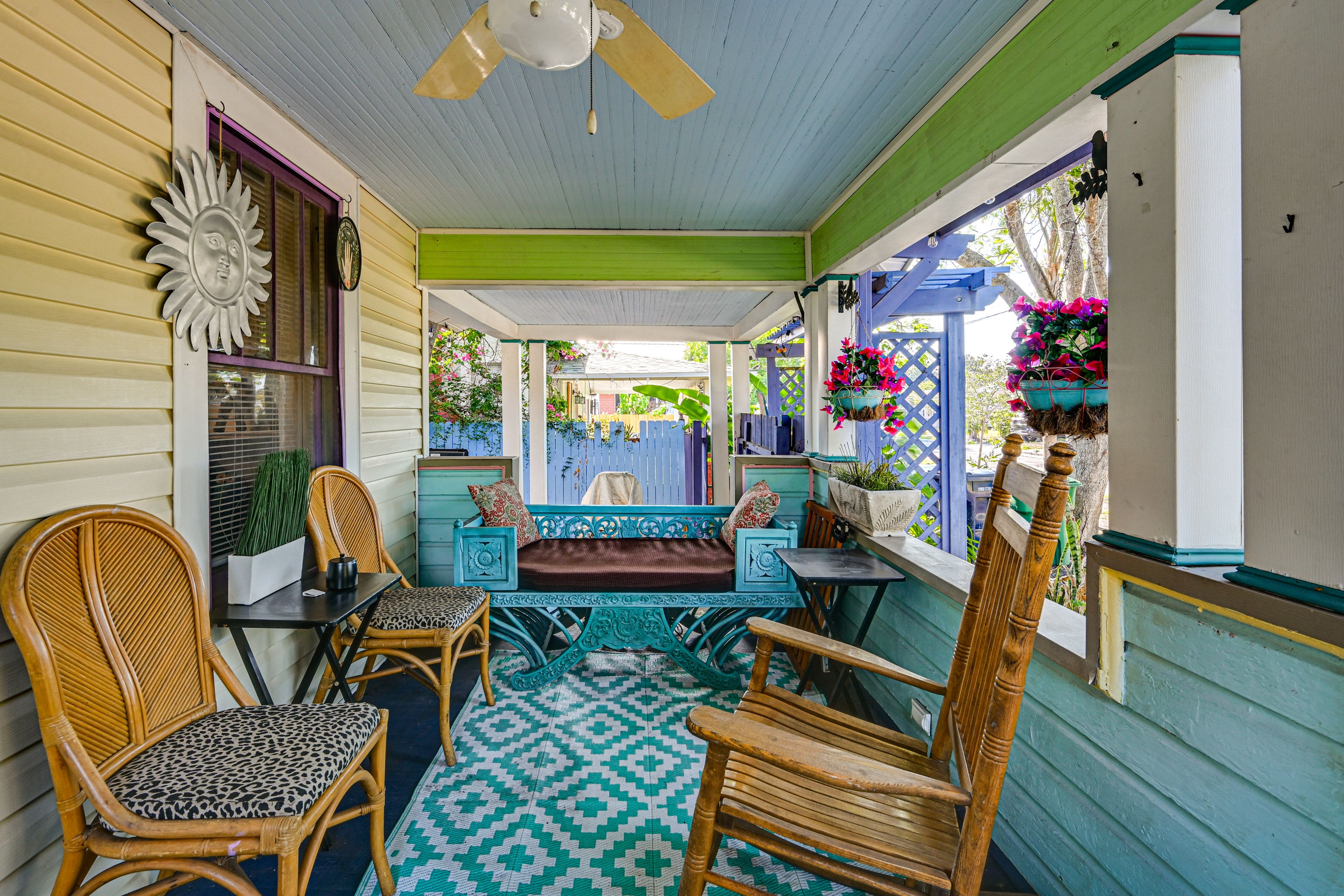 Covered Porch w/ Seating
