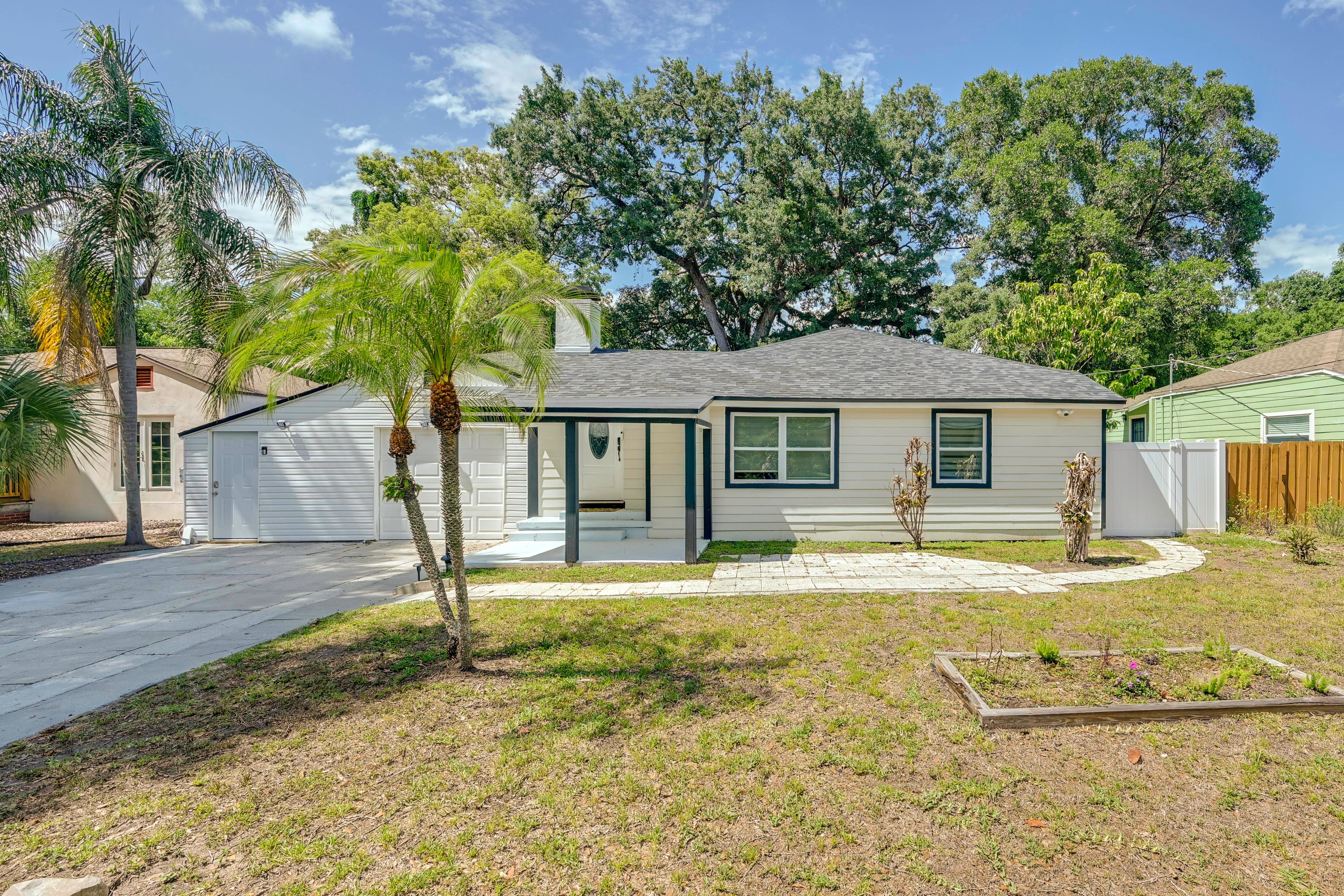 Exterior | Driveway (2 Vehicles)