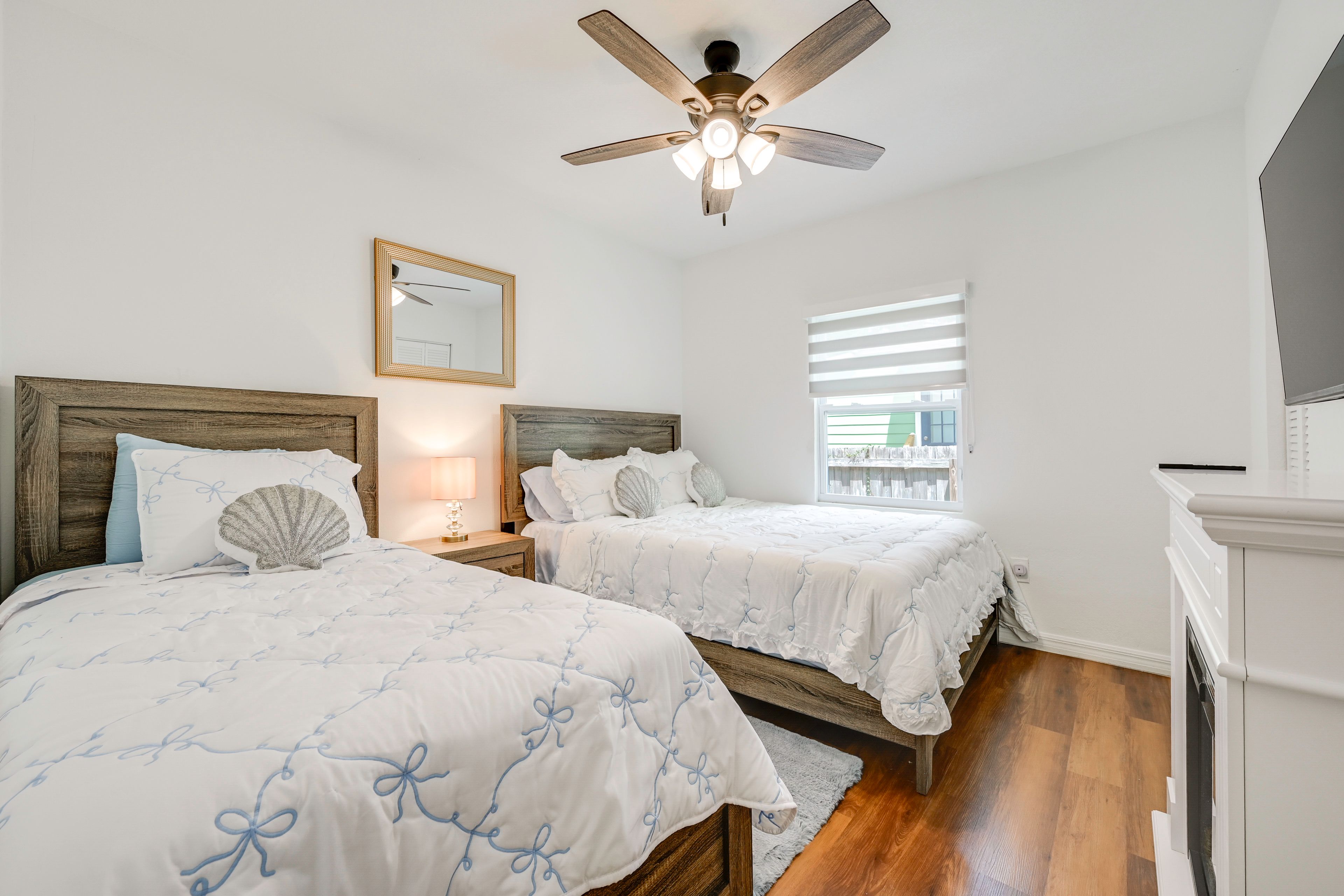 Bedroom 2 | Queen Bed | Twin Bed