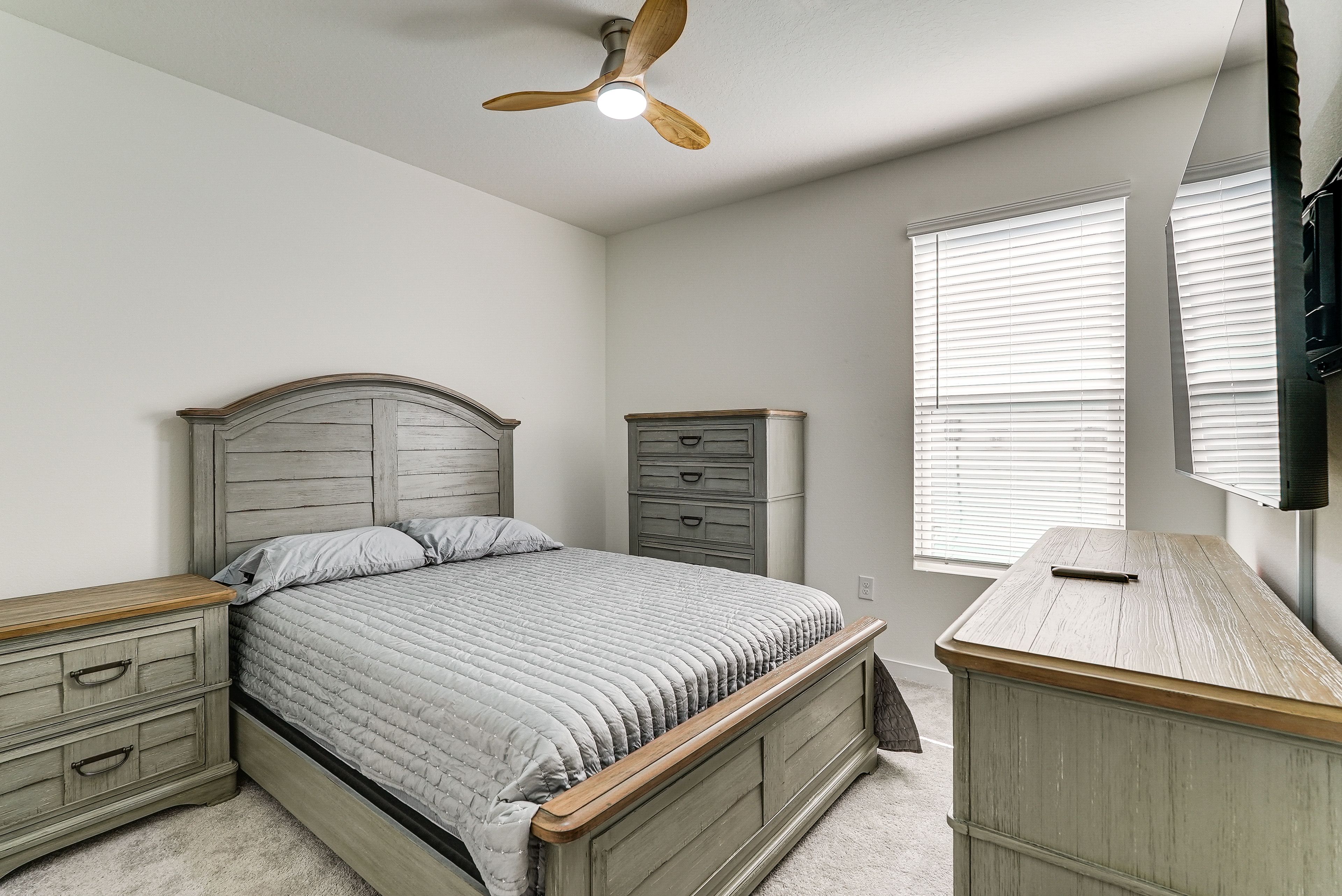 Bedroom 3 | Queen Bed