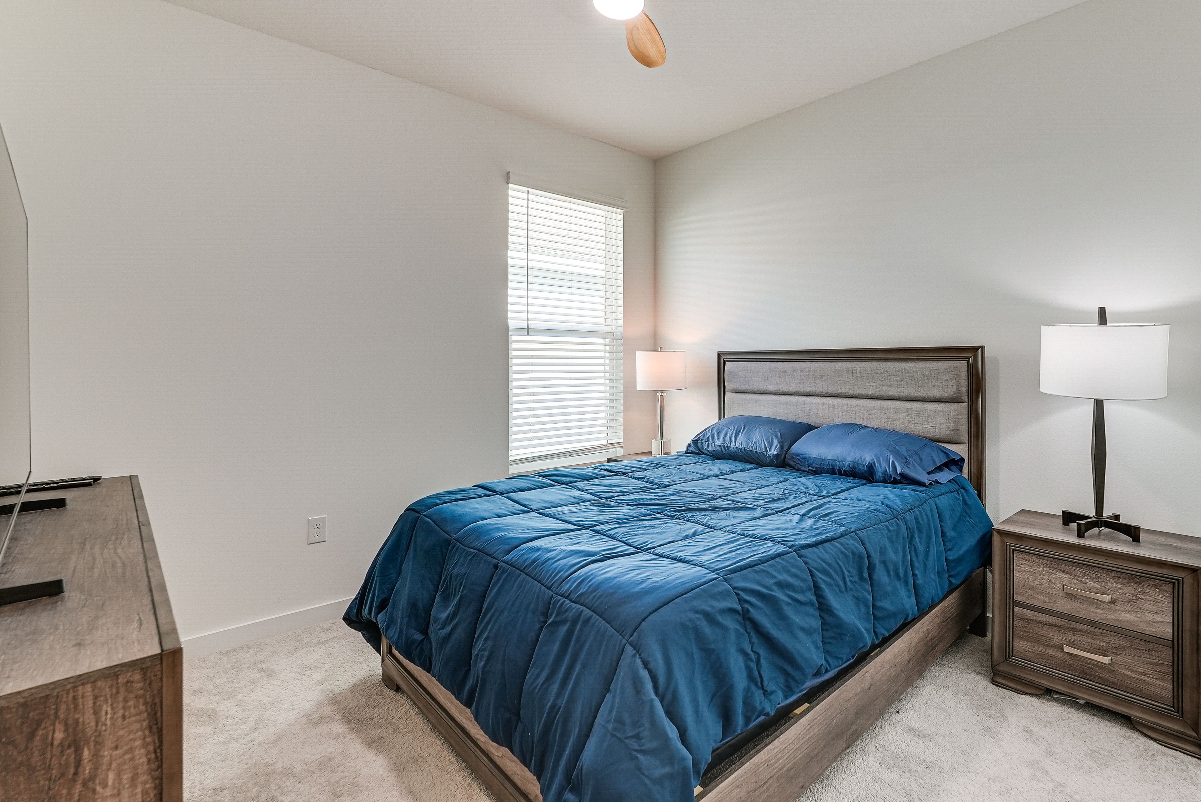Bedroom 4 | Queen Bed