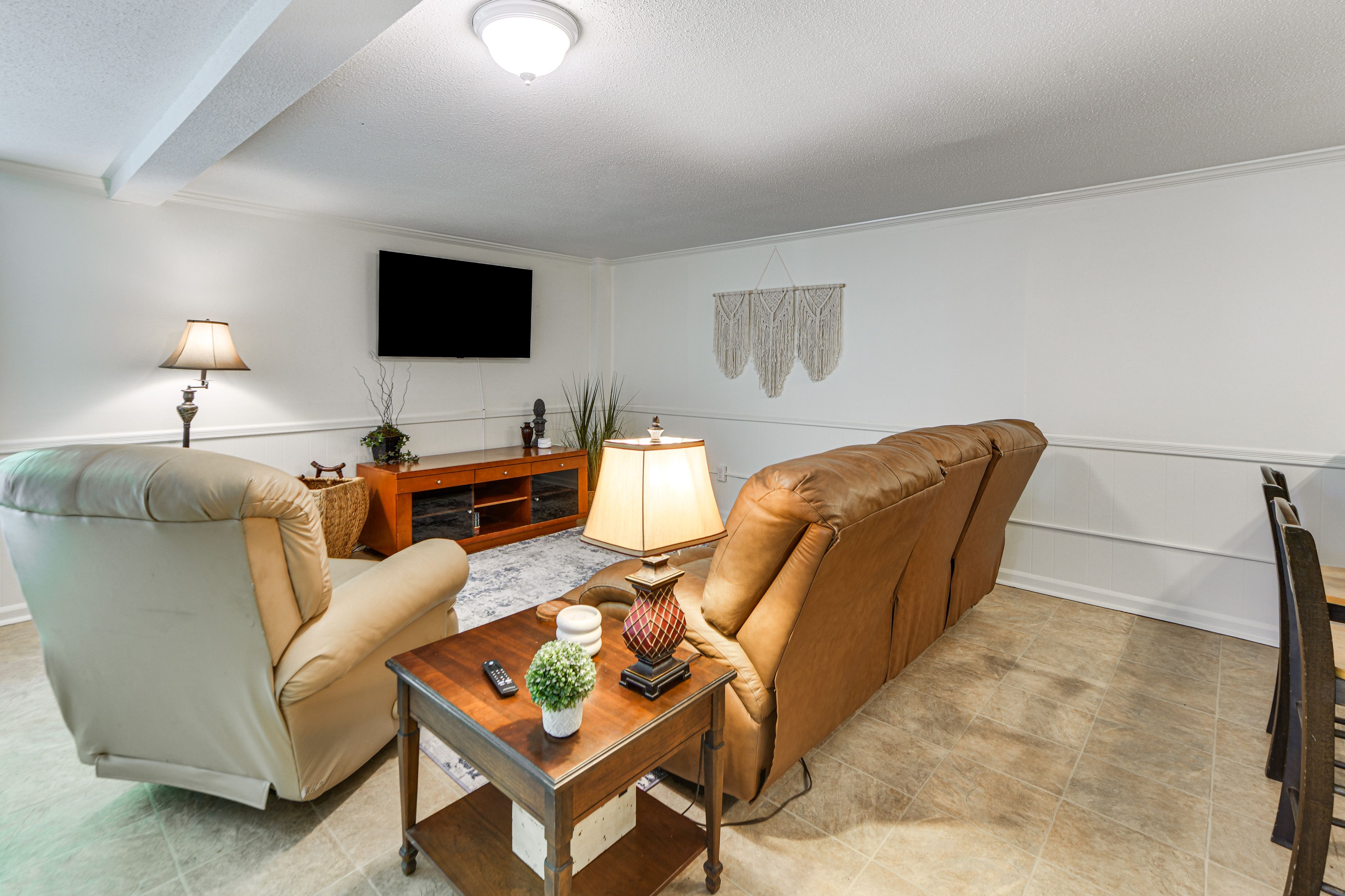 Living Area | Smart TV | Books