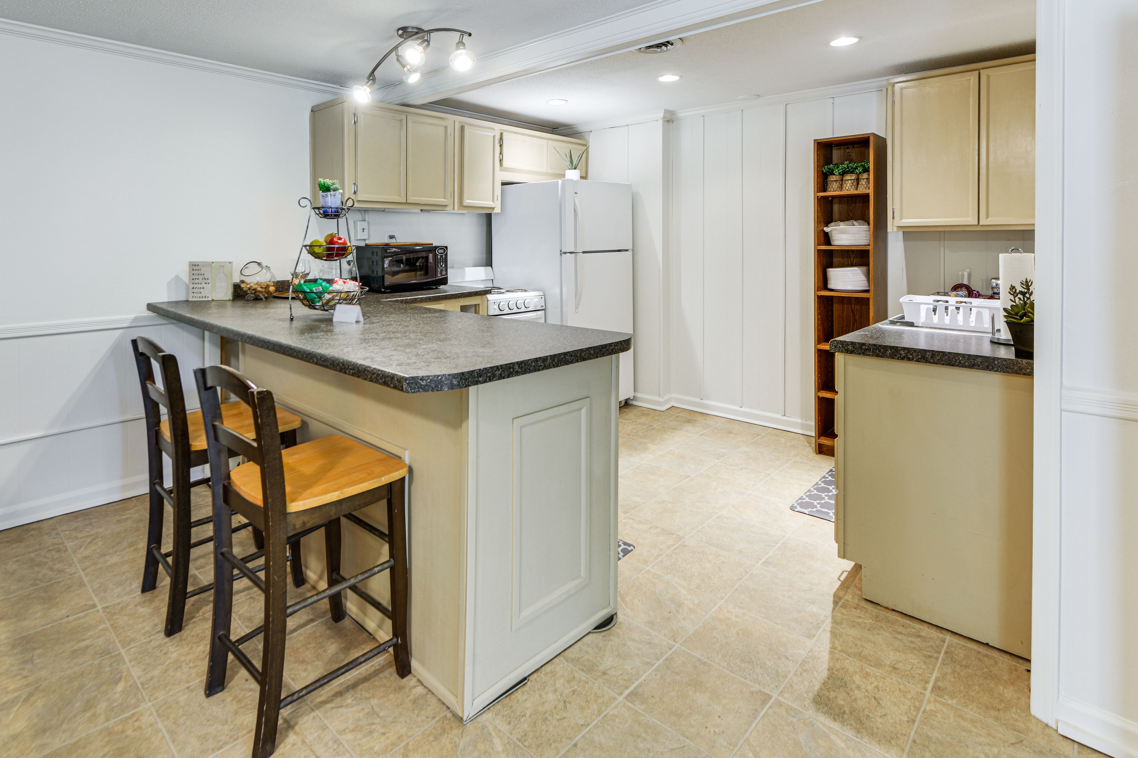 Breakfast Bar | Kitchen