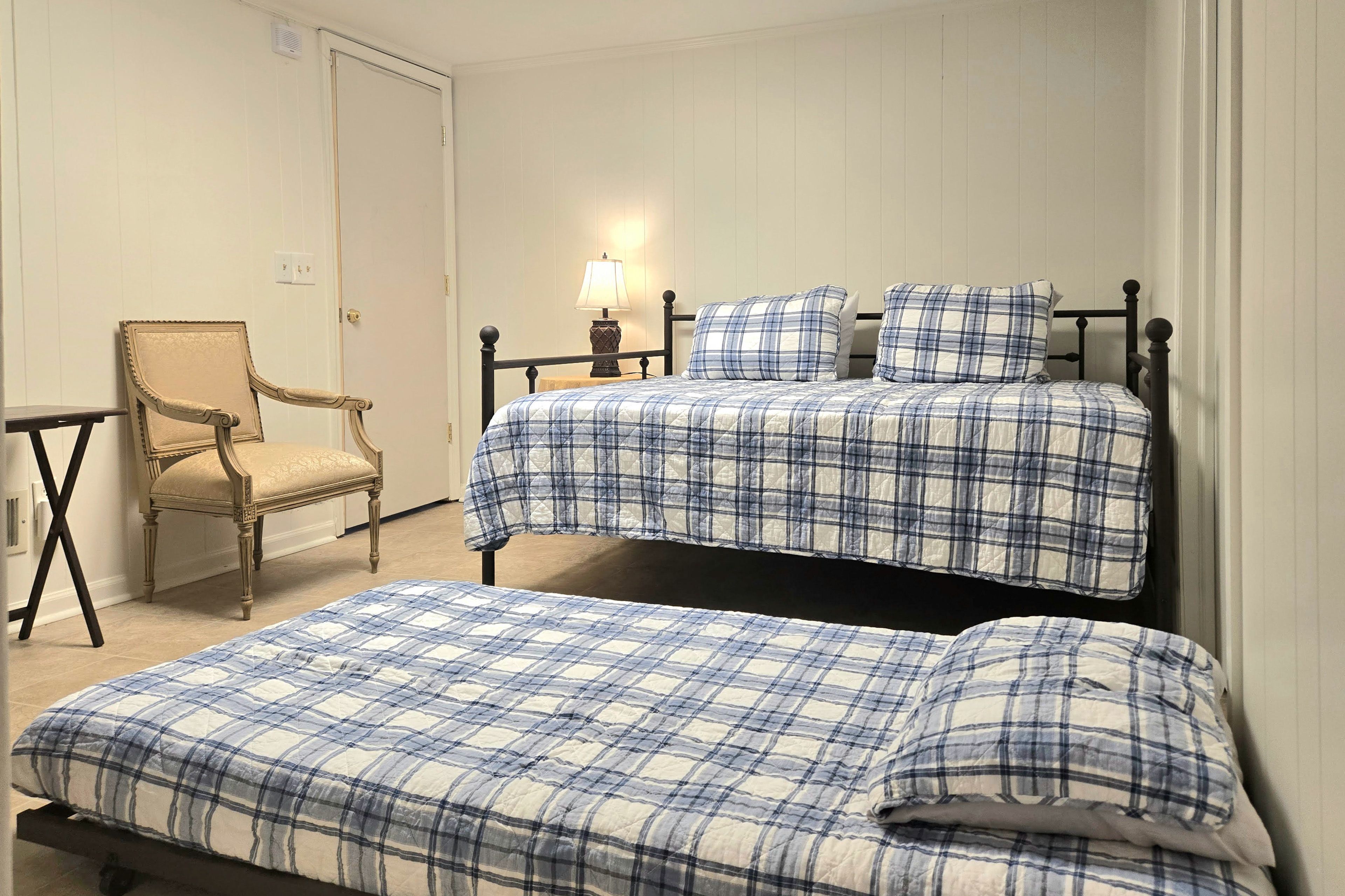 Bedroom 2 | Full Daybed w/ Twin Trundle