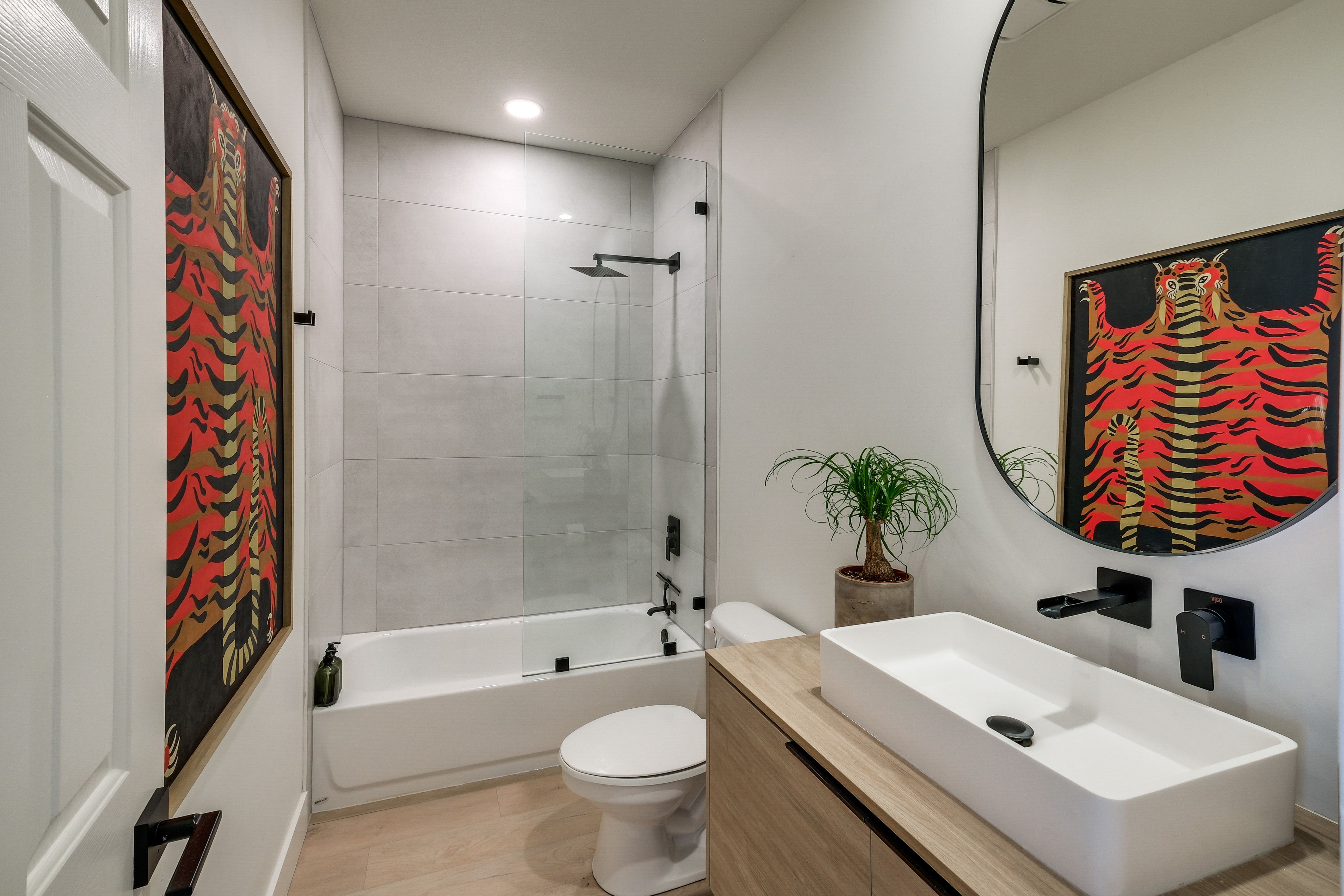 Full Bathroom