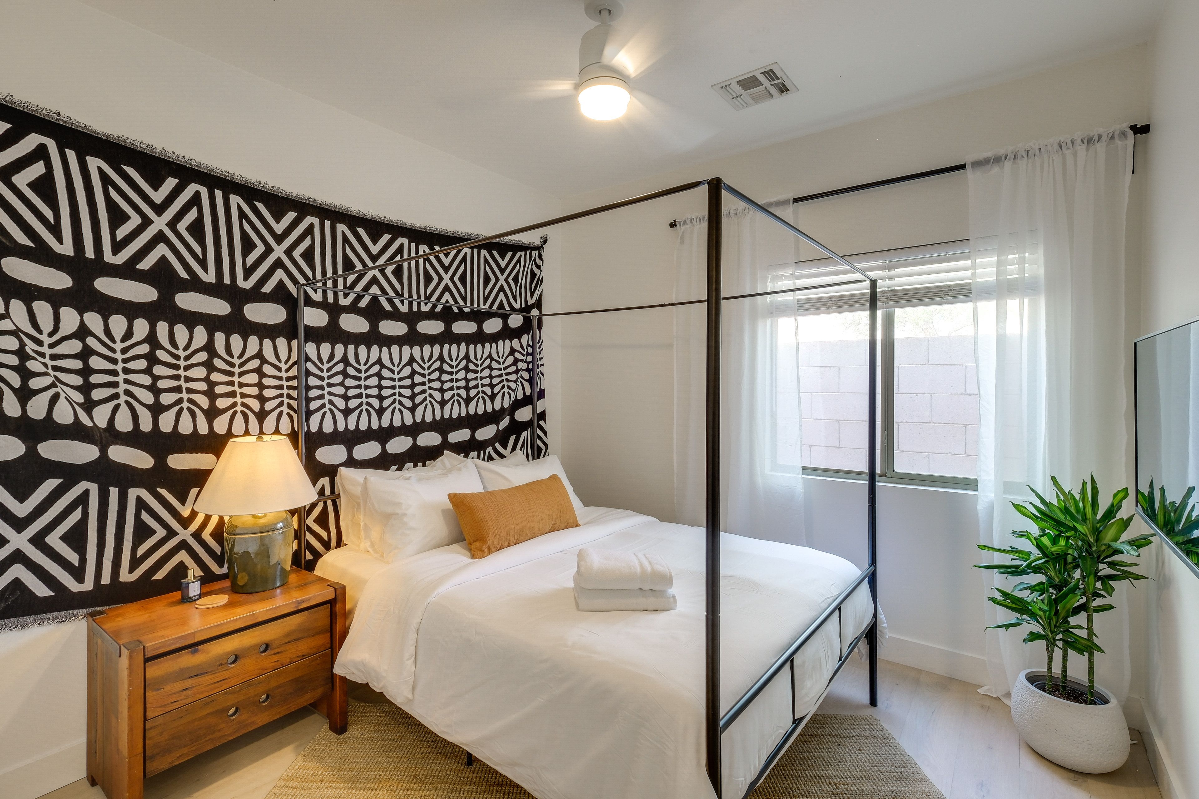 Bedroom 3 | Queen Bed