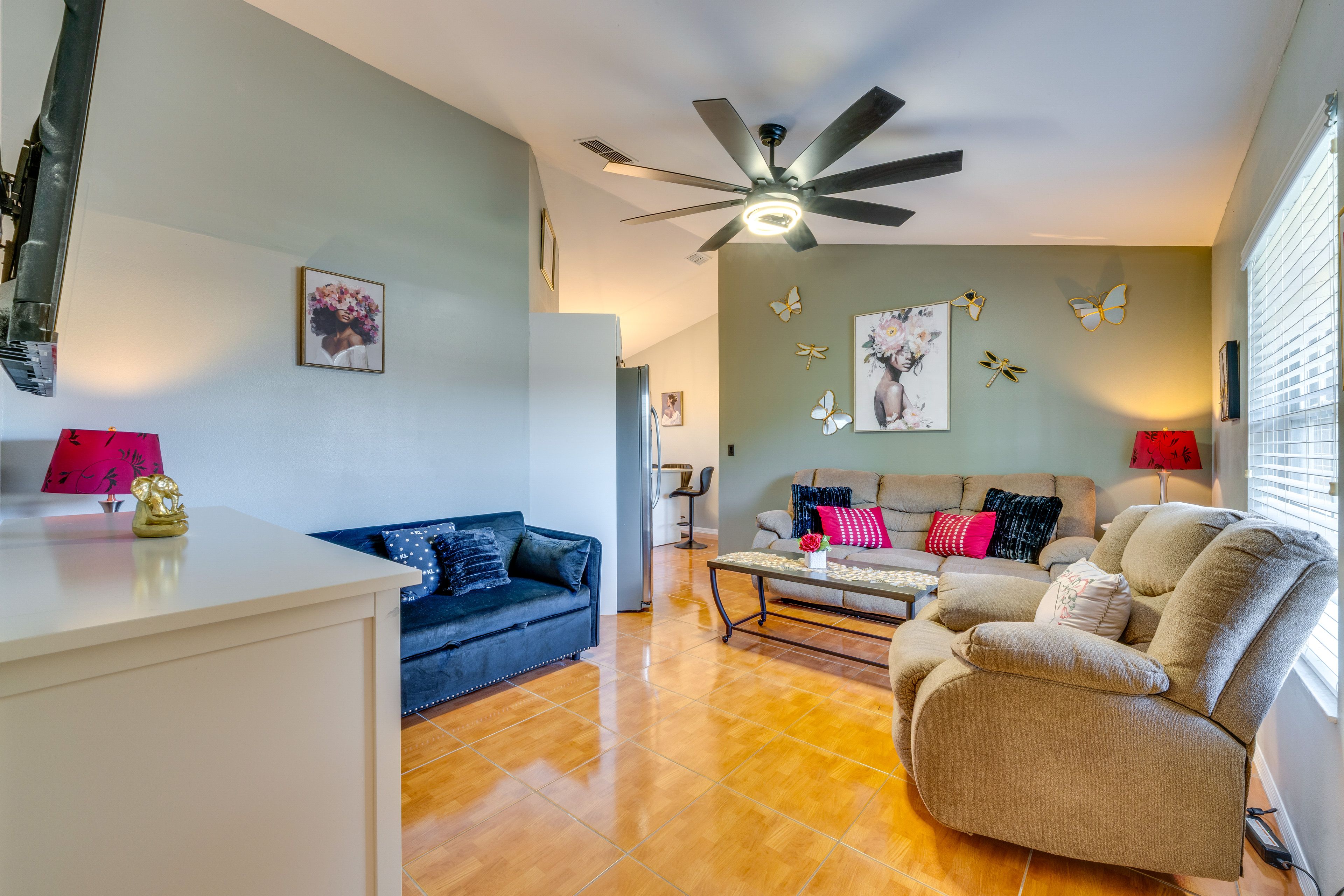 Unit 2 | Living Room | Sleeper Sofa