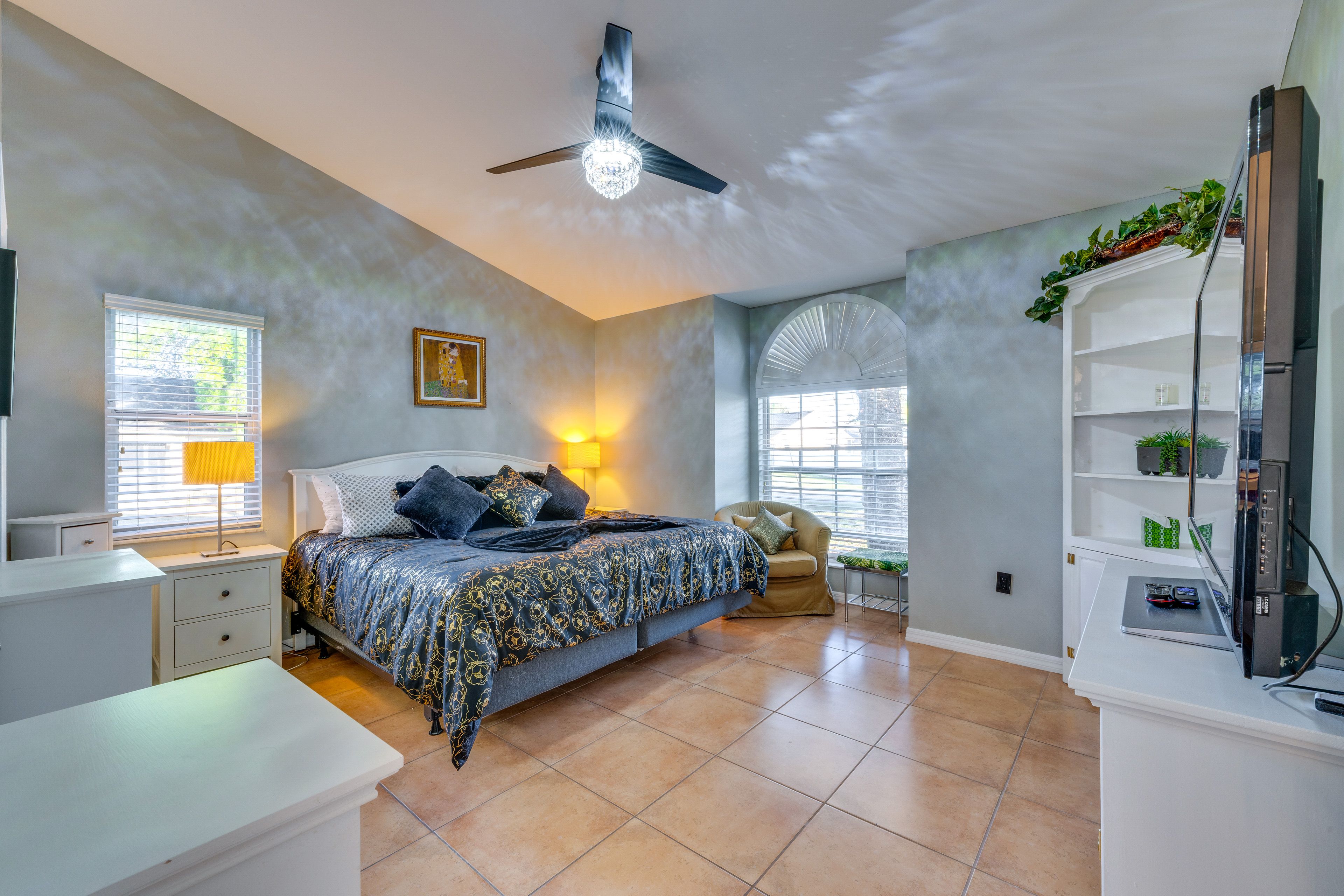 Unit 2 | Bedroom 4 | King Bed