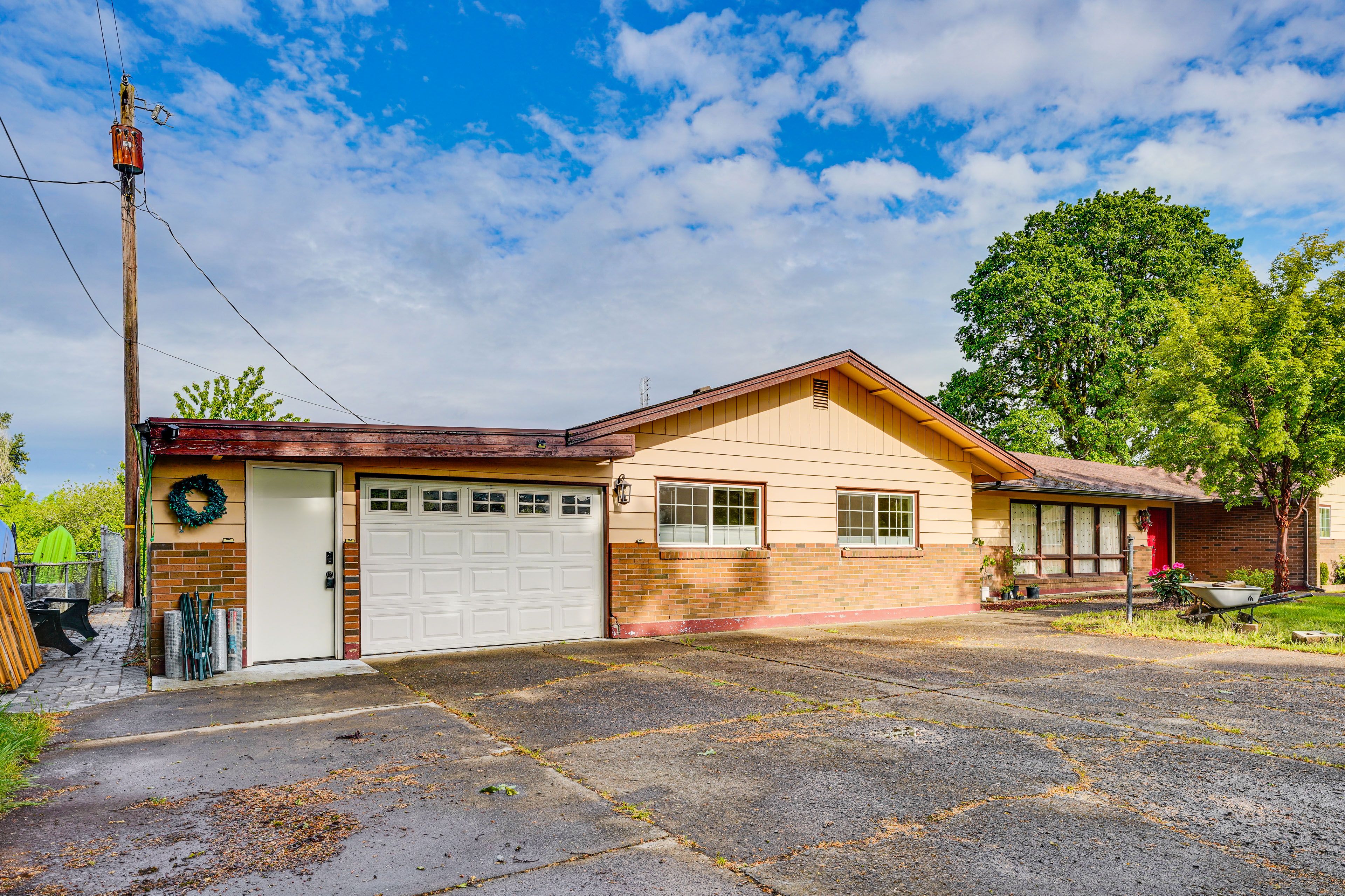 Exterior | Parking | Driveway (2 Vehicles)