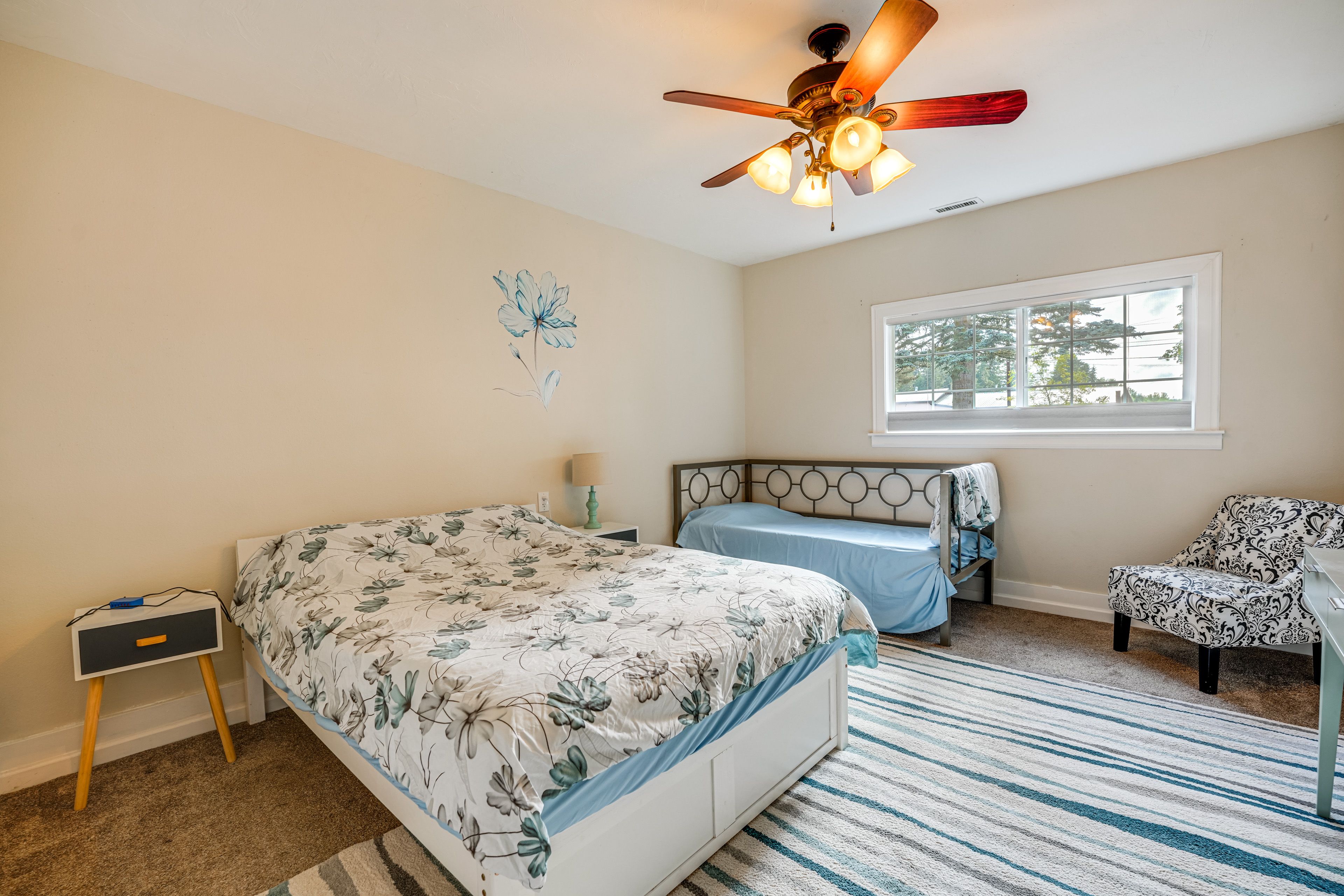 Bedroom 2 | Queen Bed | Twin Daybed