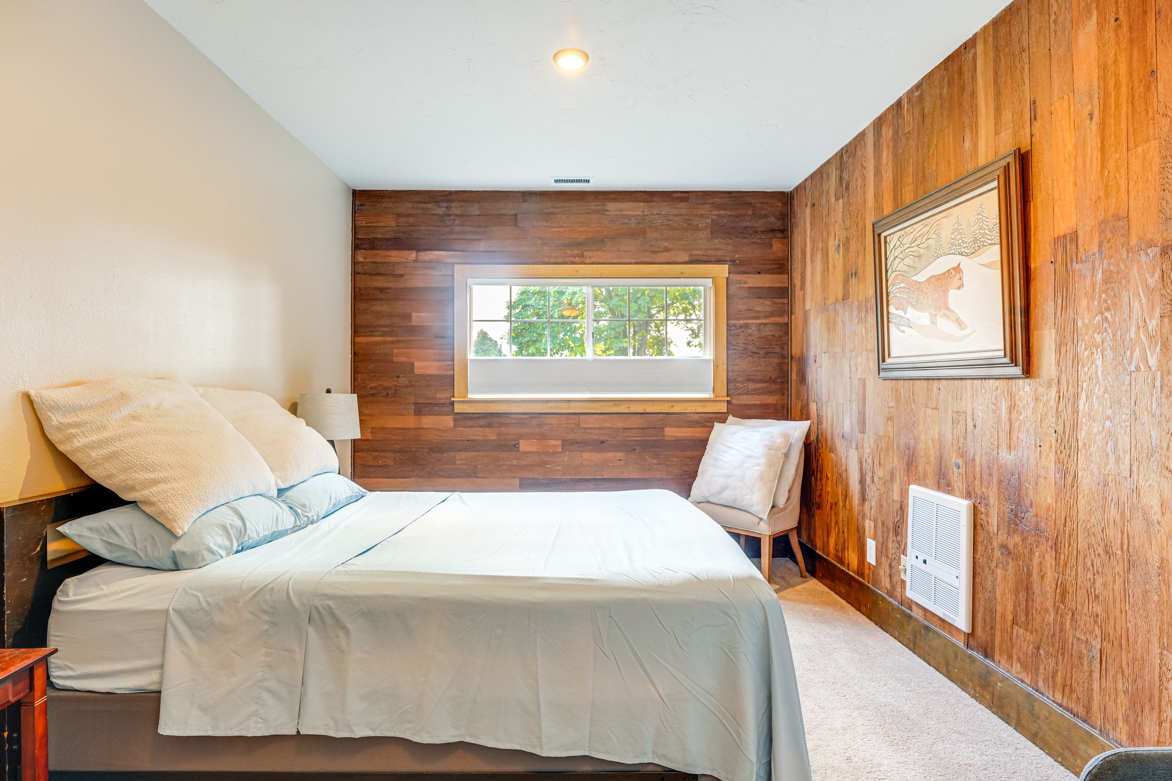Bedroom 1 | Queen Bed