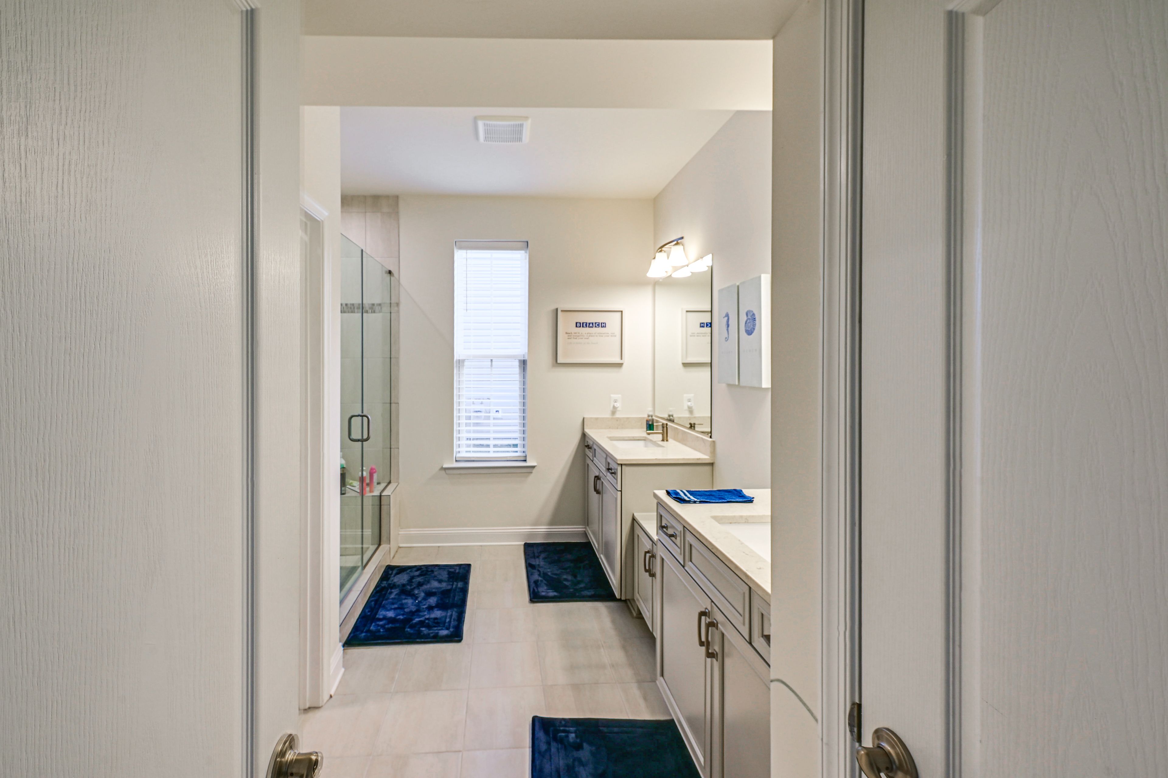 Bathroom | Main Level