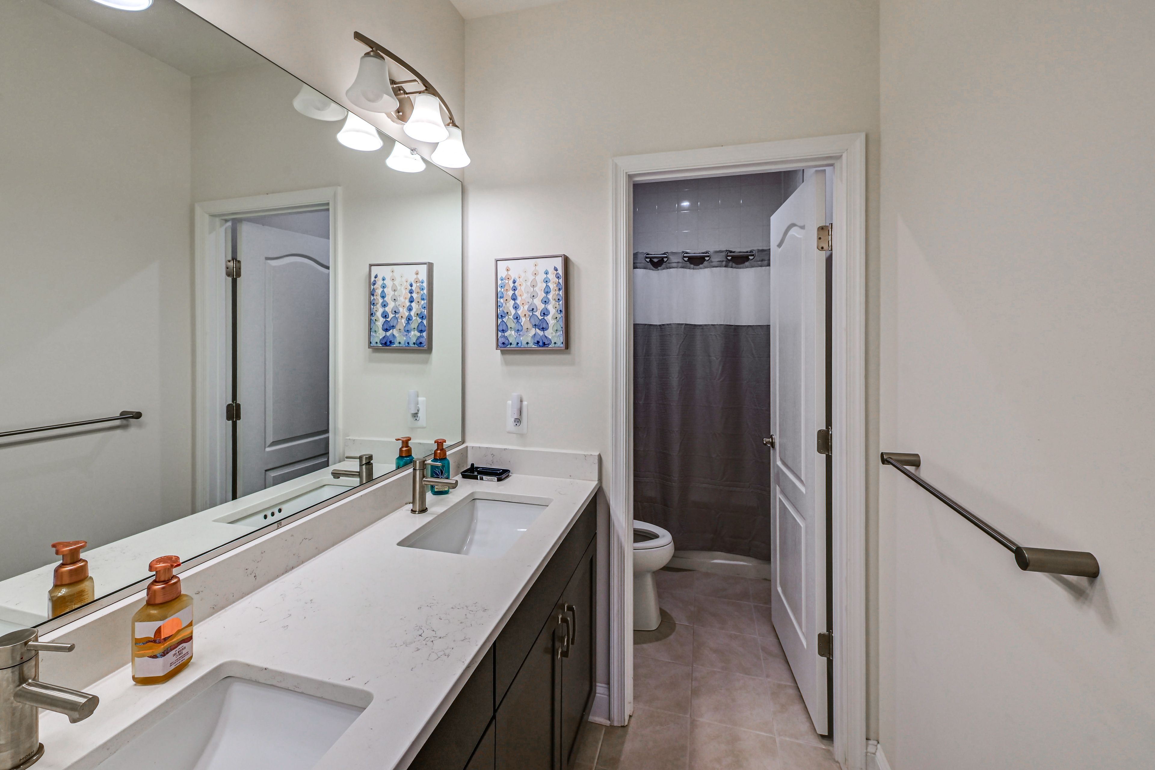 Bathroom | Main Level