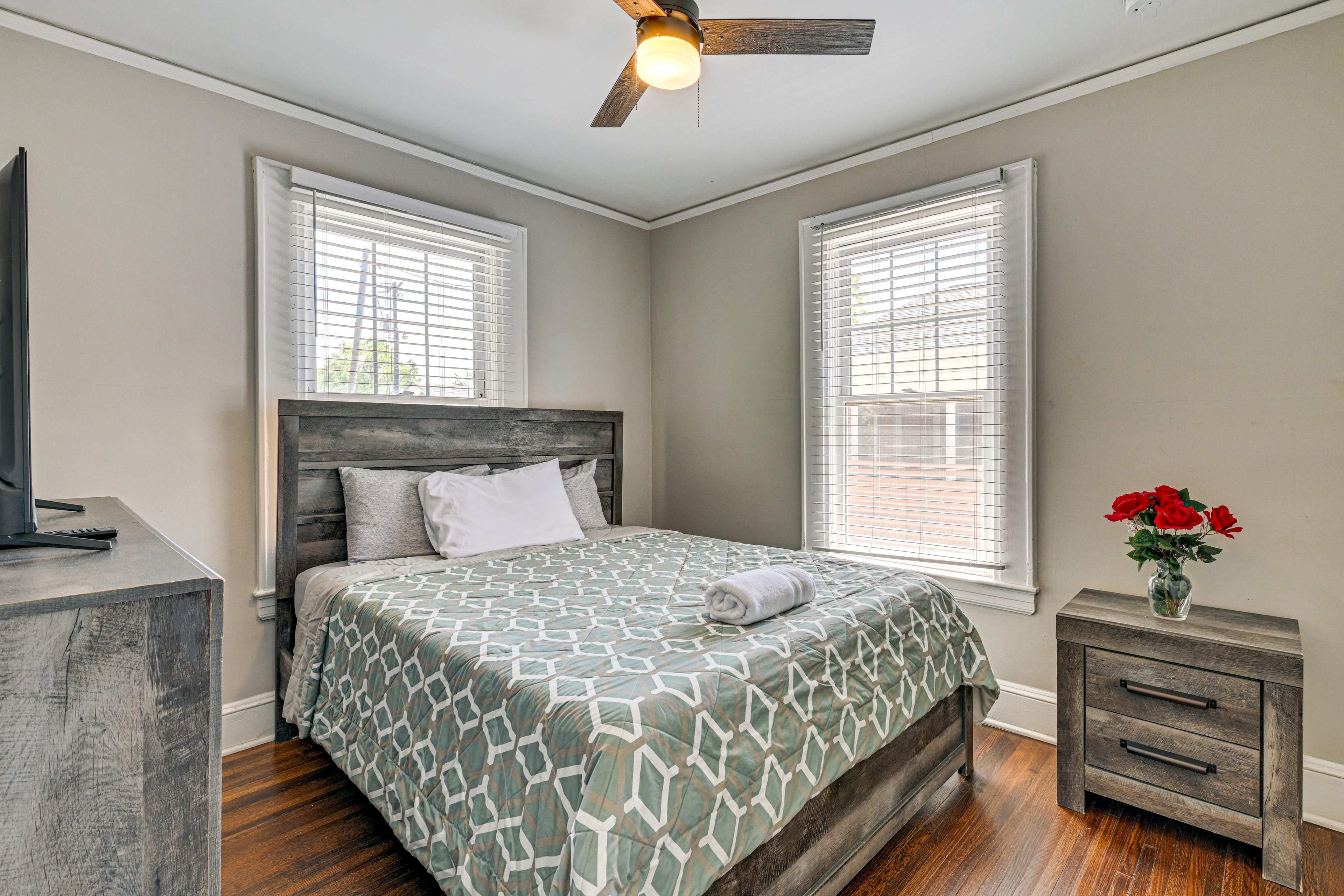 Bedroom 2 | Queen Bed