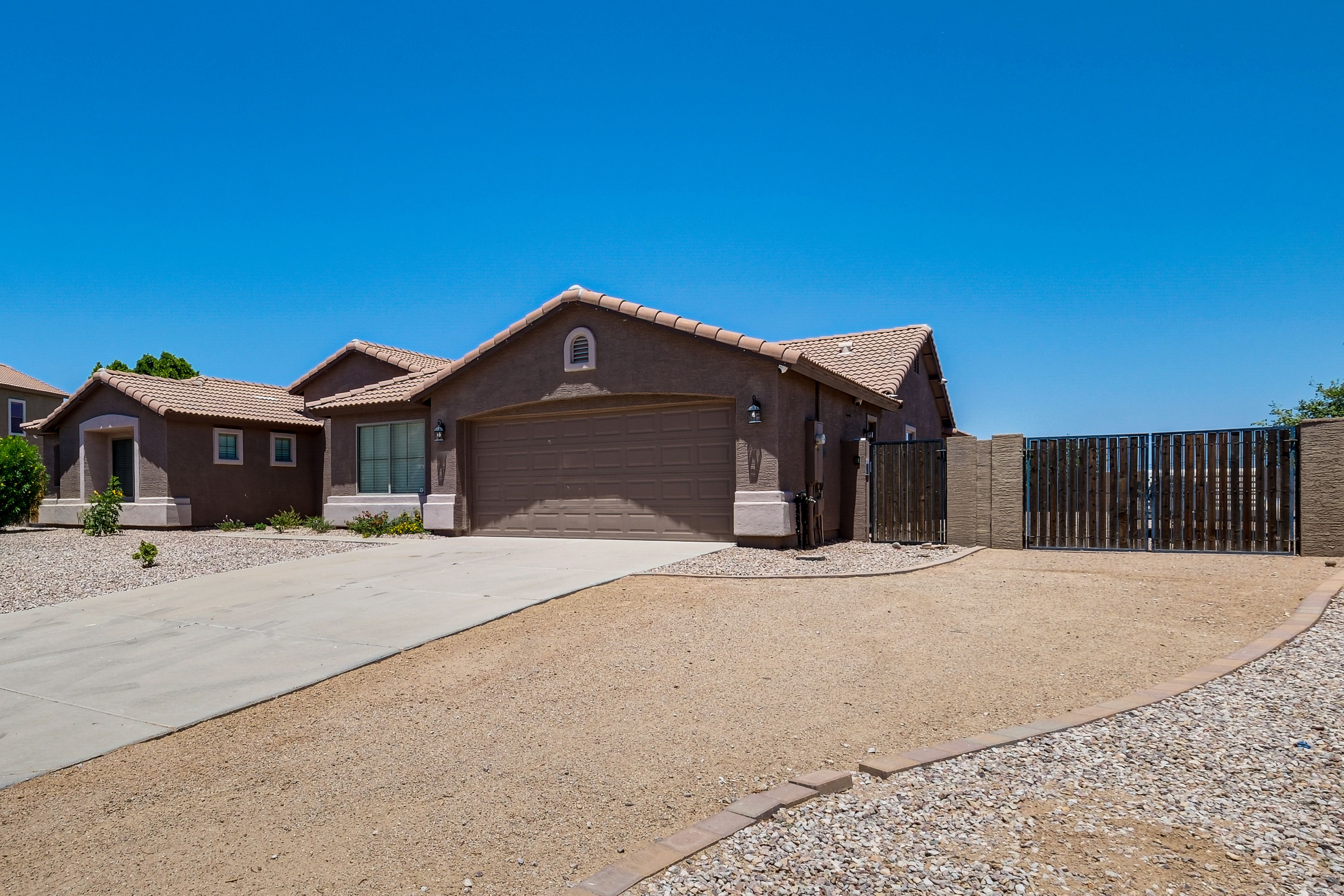 Parking | Garage (2 Vehicles) | Driveway (2 Vehicles)
