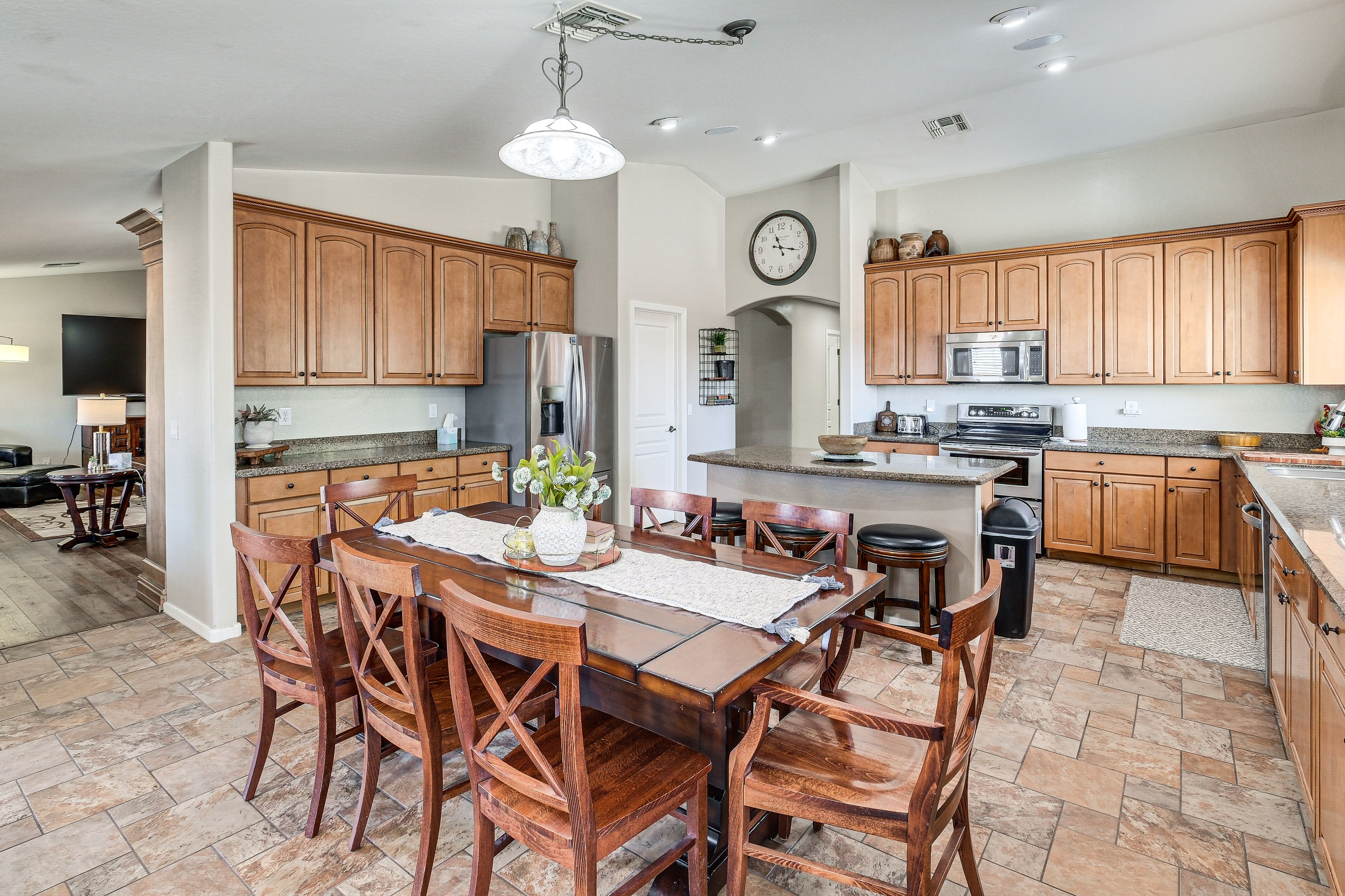 Kitchen & Additional Dining Area