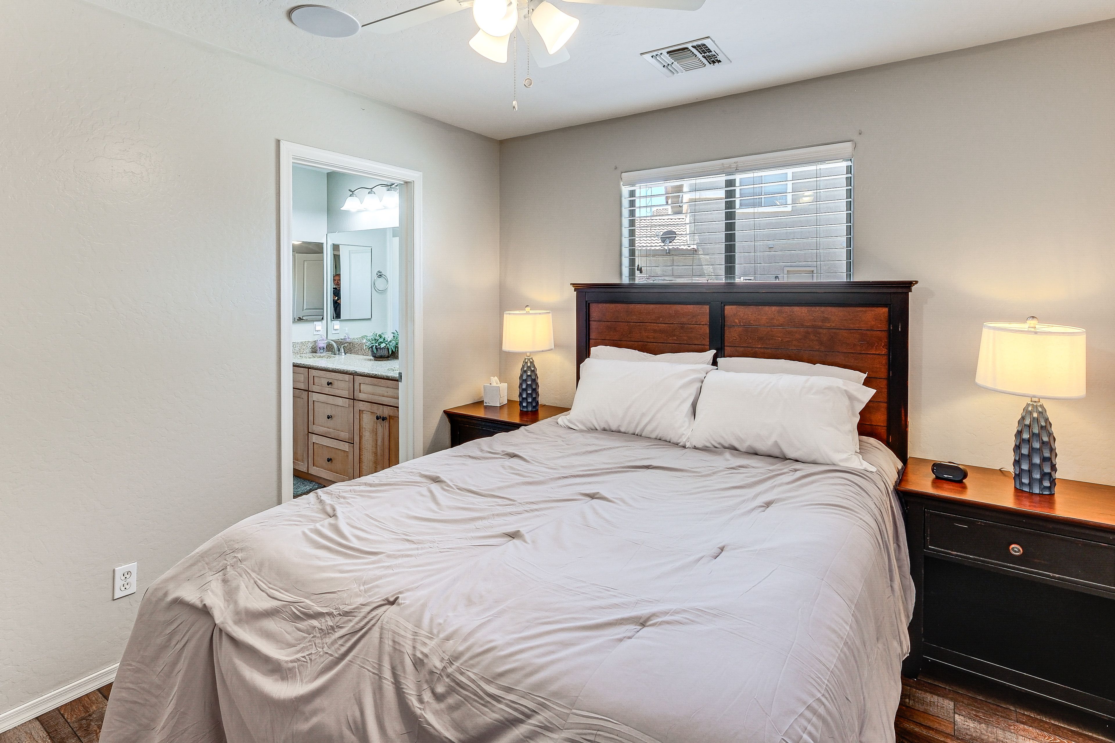 Bedroom 5 | Queen Bed