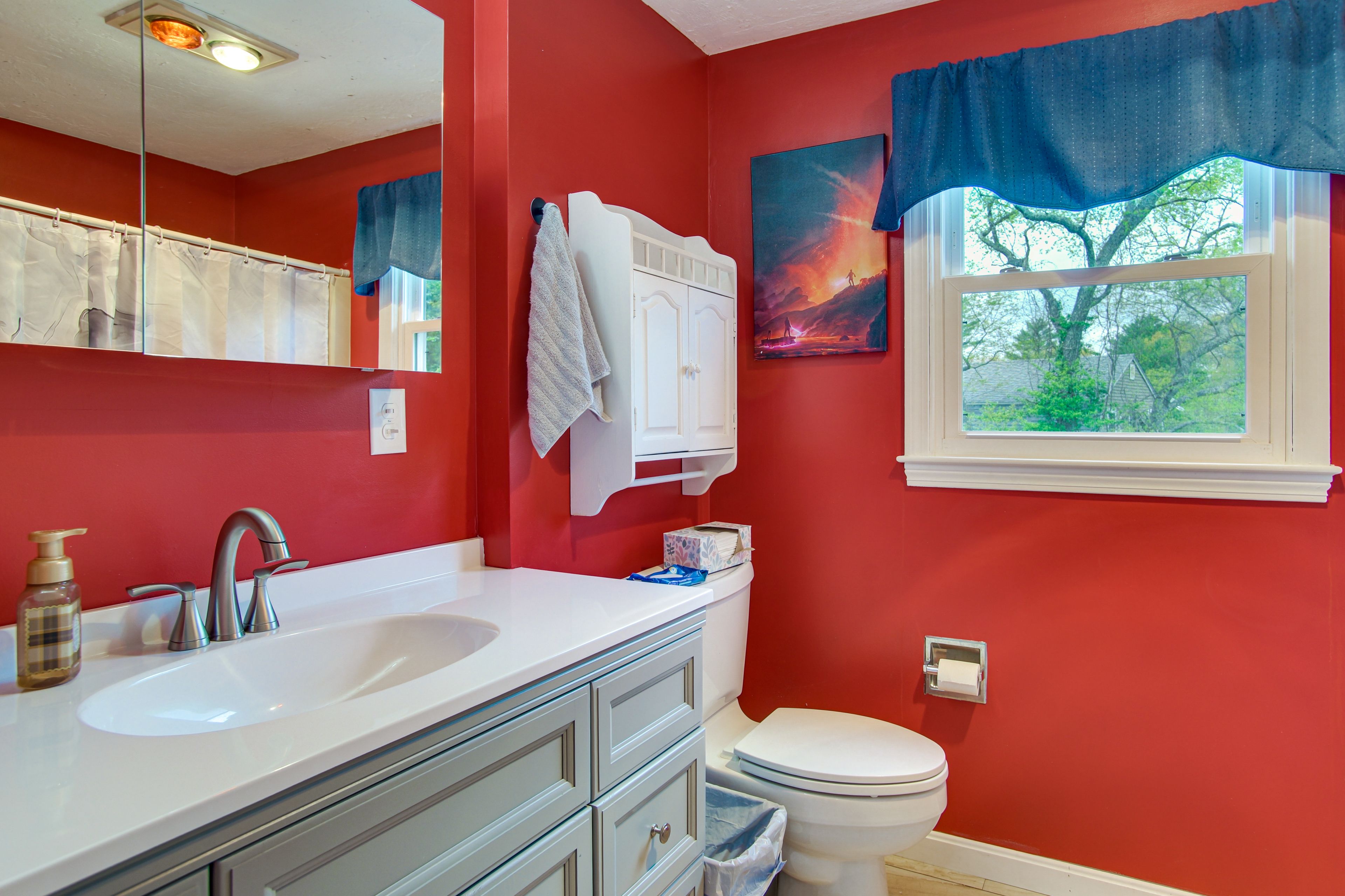 Full Bathroom | 2nd Floor