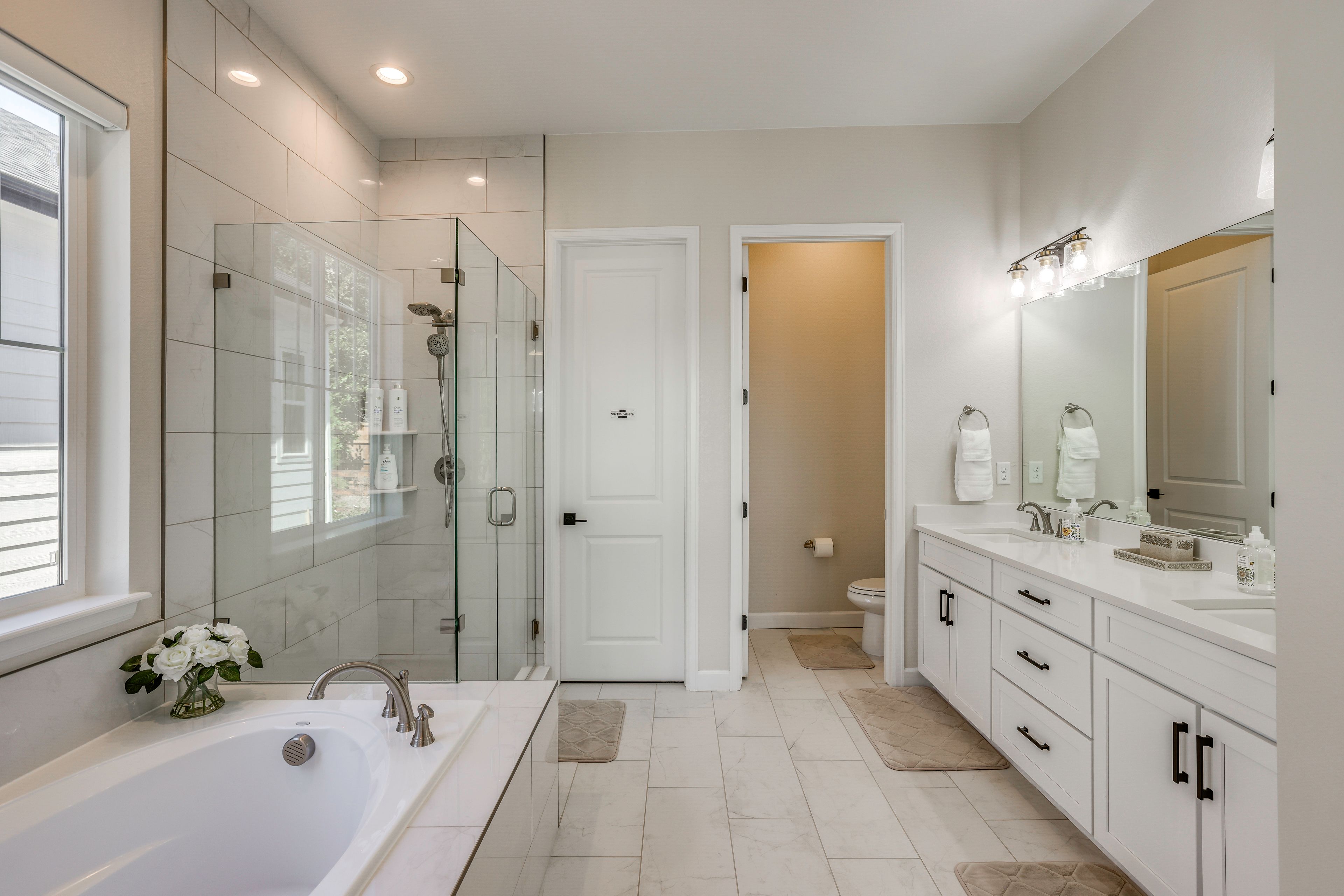 Full Bathroom | Main Level