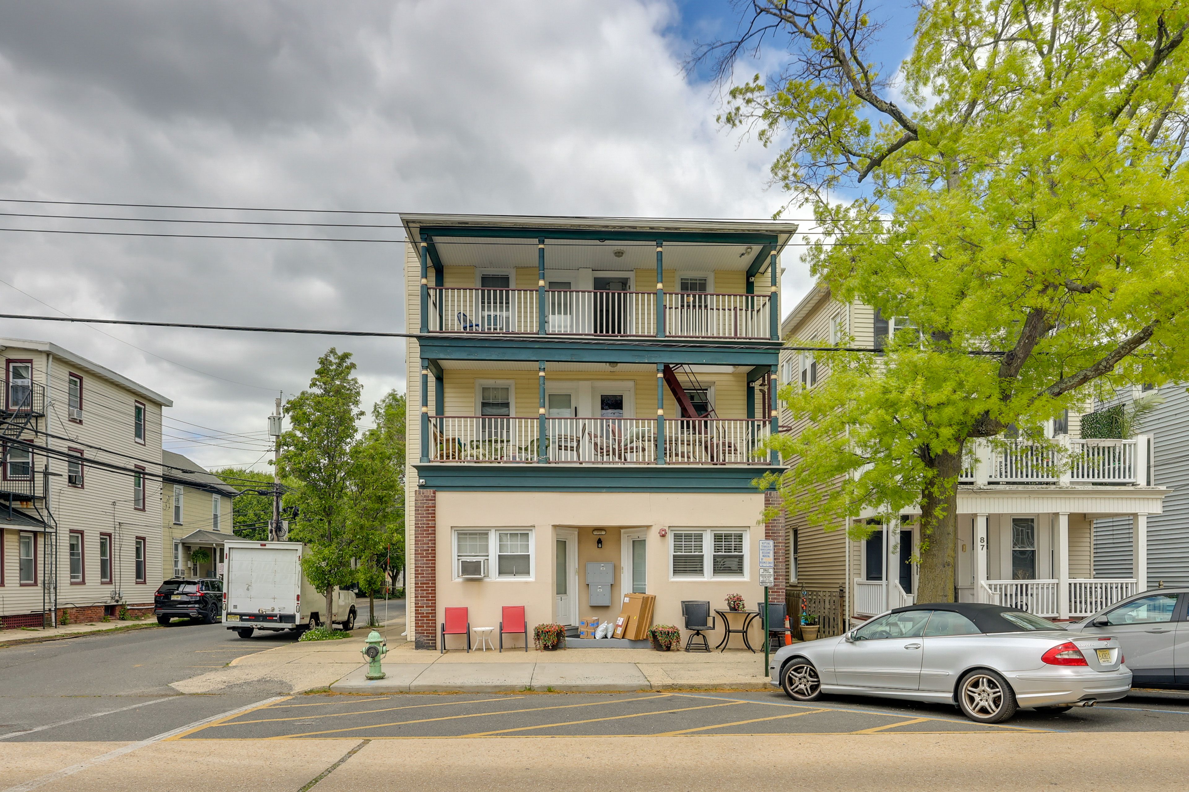 Property Exterior | Single-Level Studio