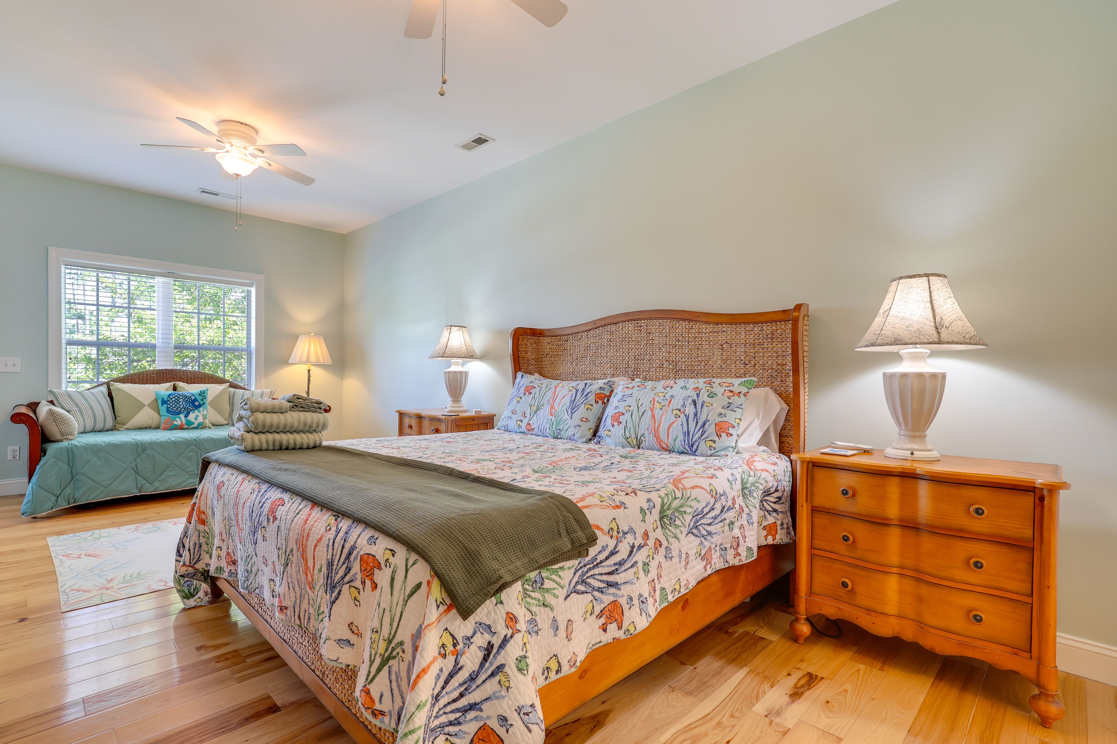 Bedroom 1 | King Bed | Twin Daybed w/ Twin Trundle