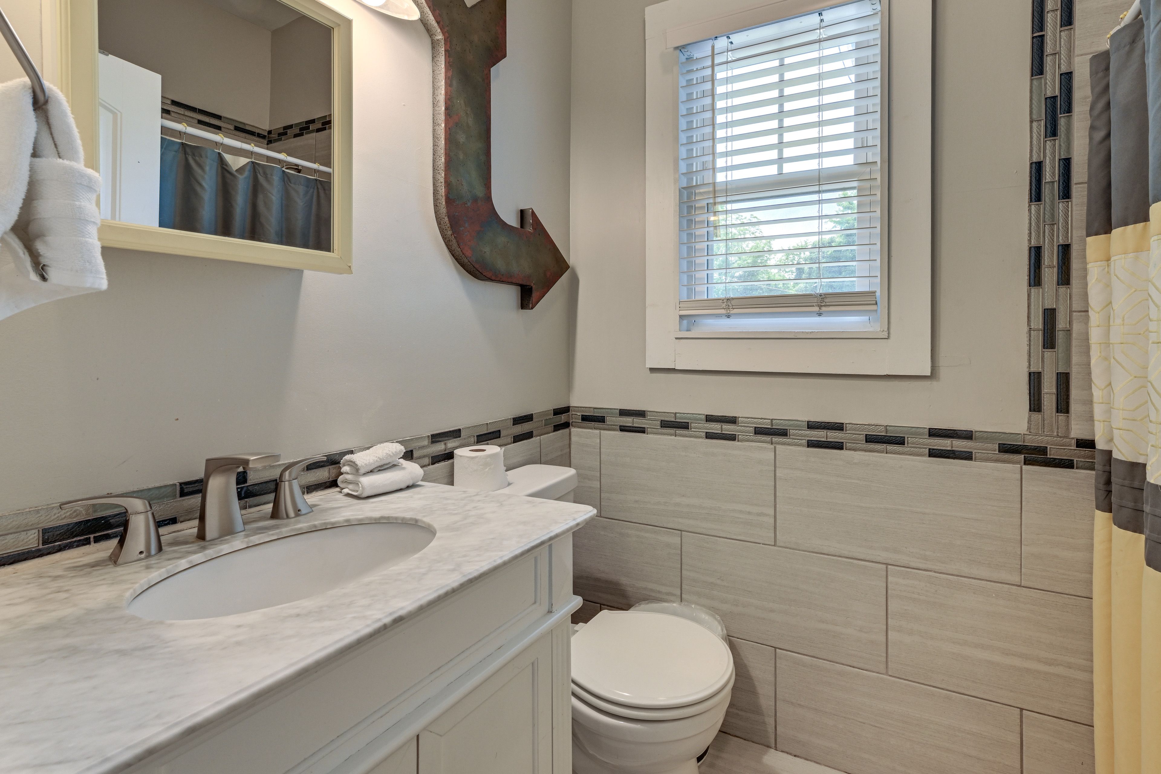 Full Bathroom | 2nd Floor