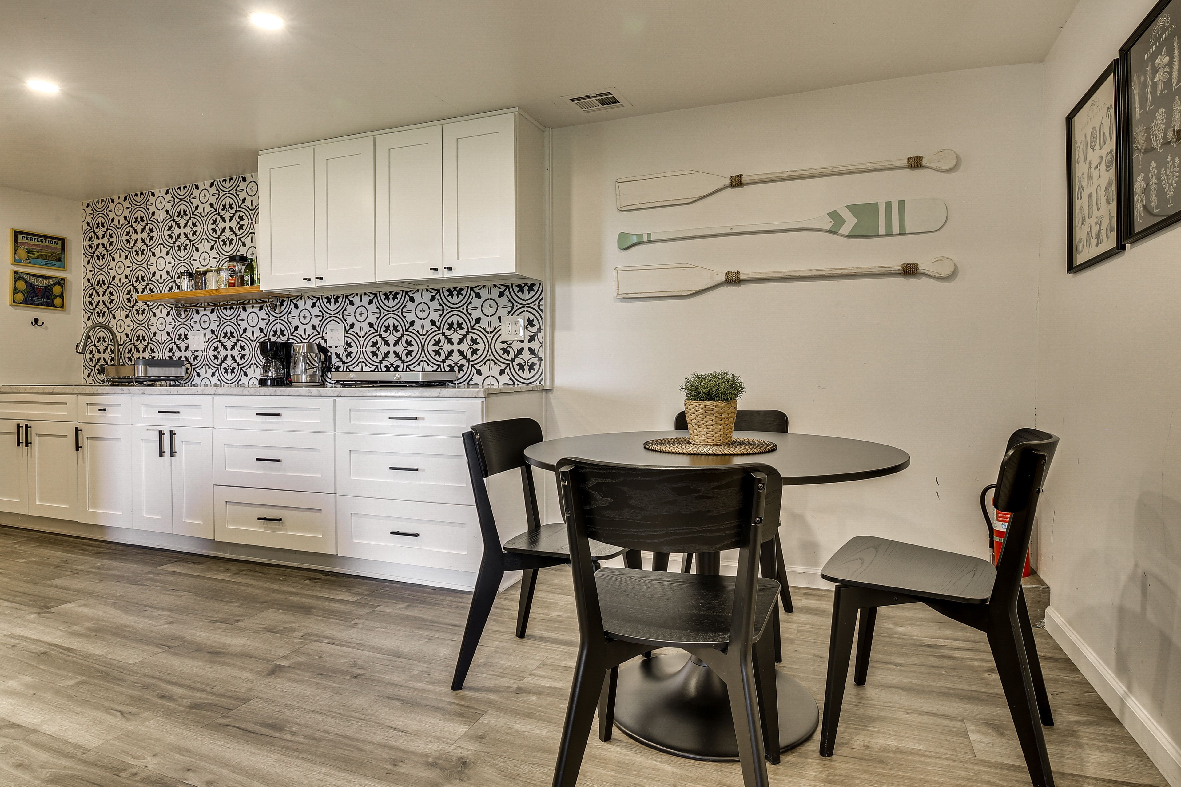 Kitchenette | Dining Area