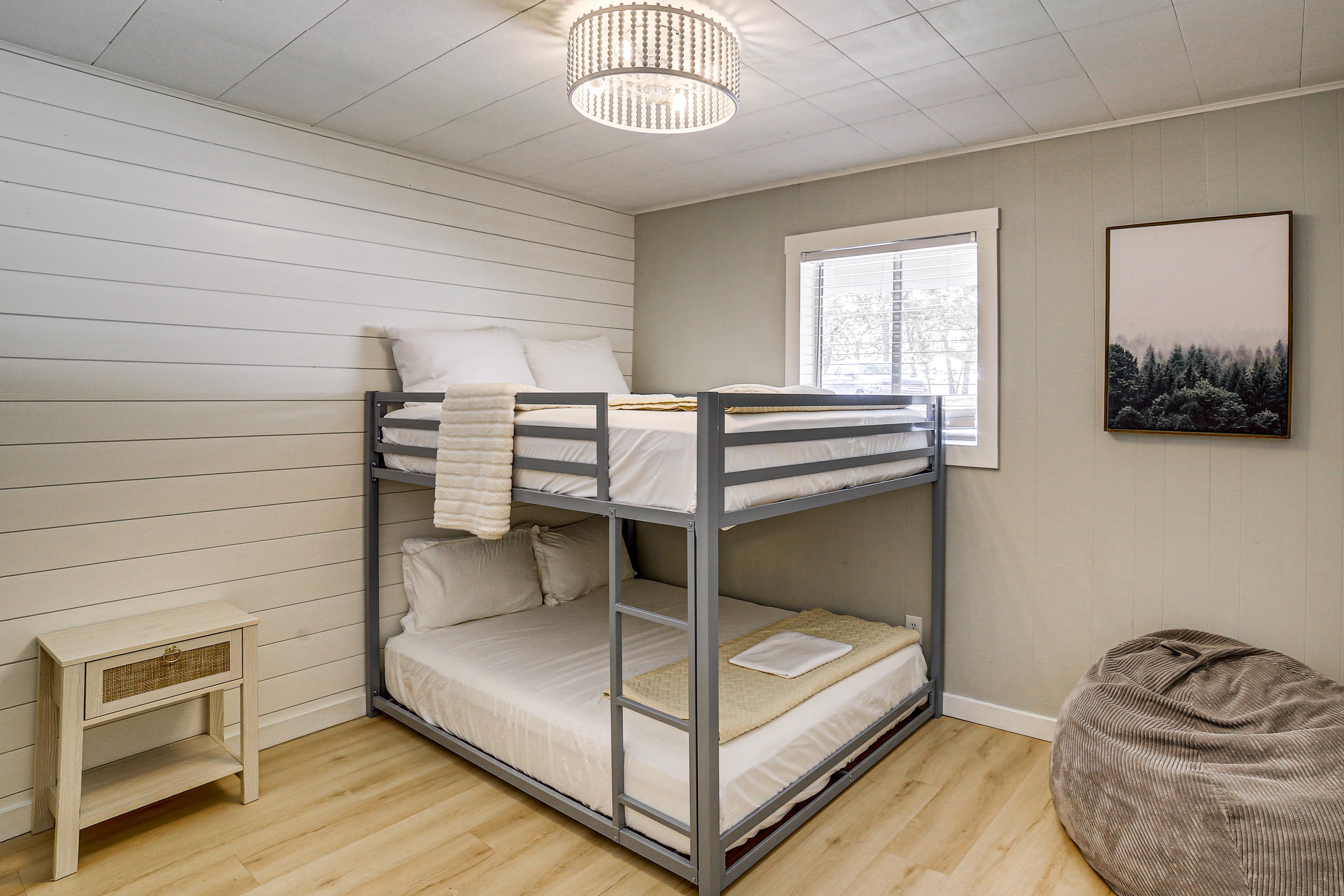 Bedroom 2 | Queen Bunk Bed