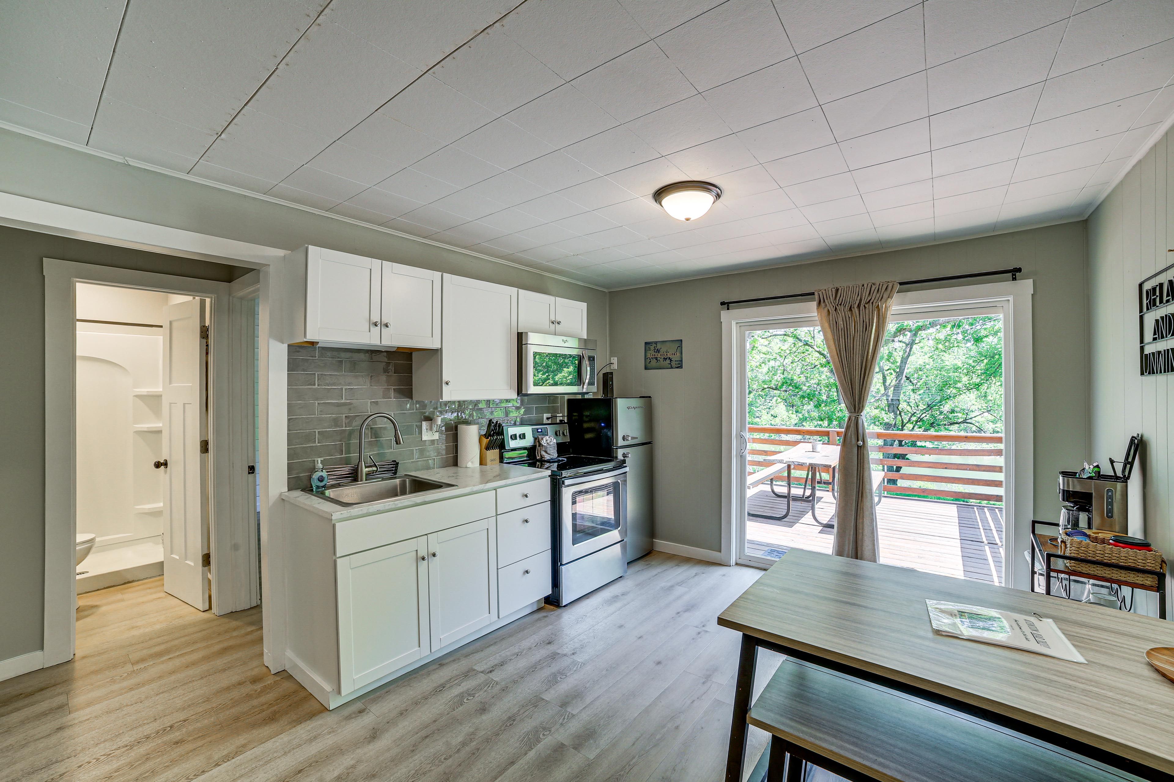 Kitchen & Dining Area