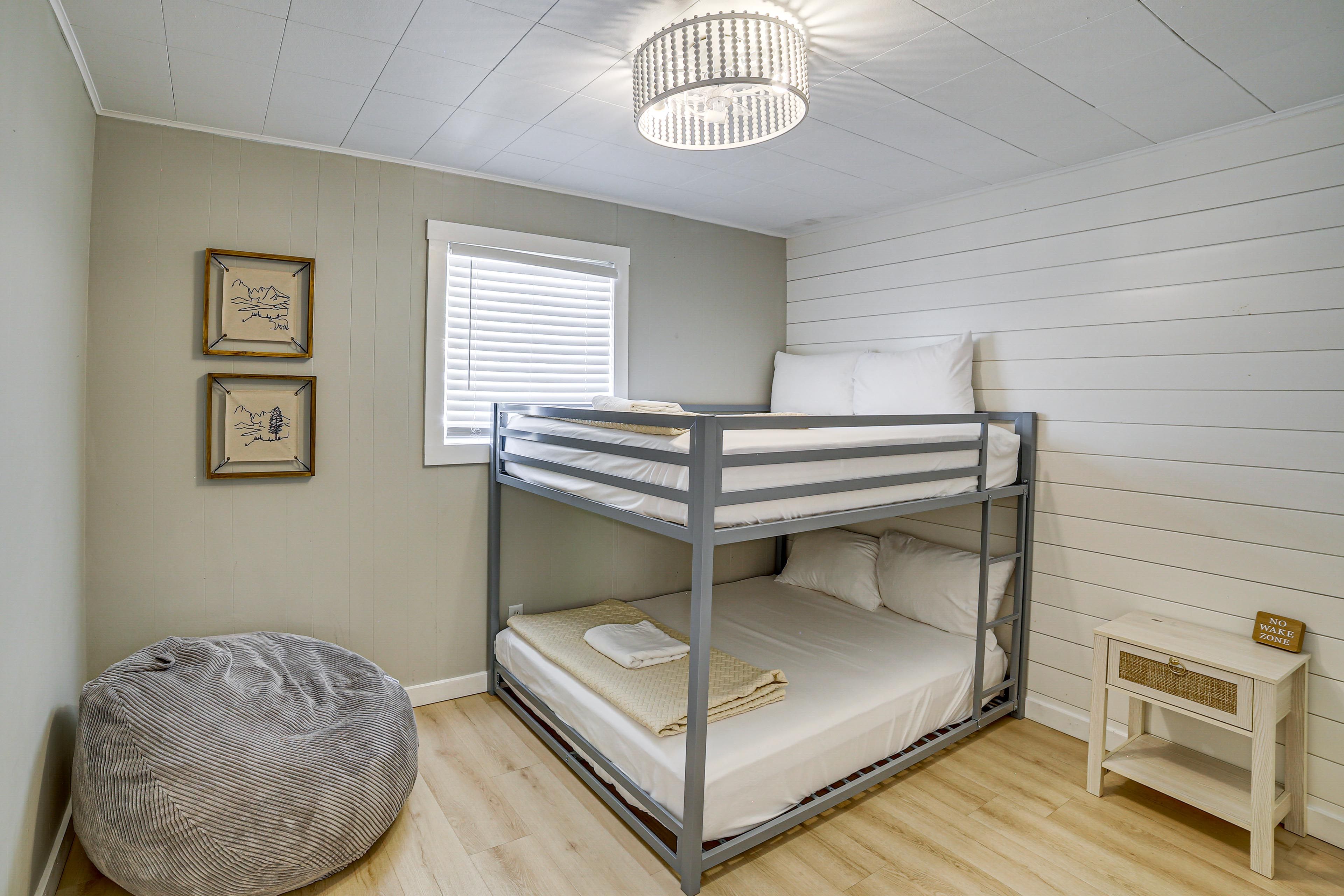 Bedroom 2 | Queen Bunk Bed