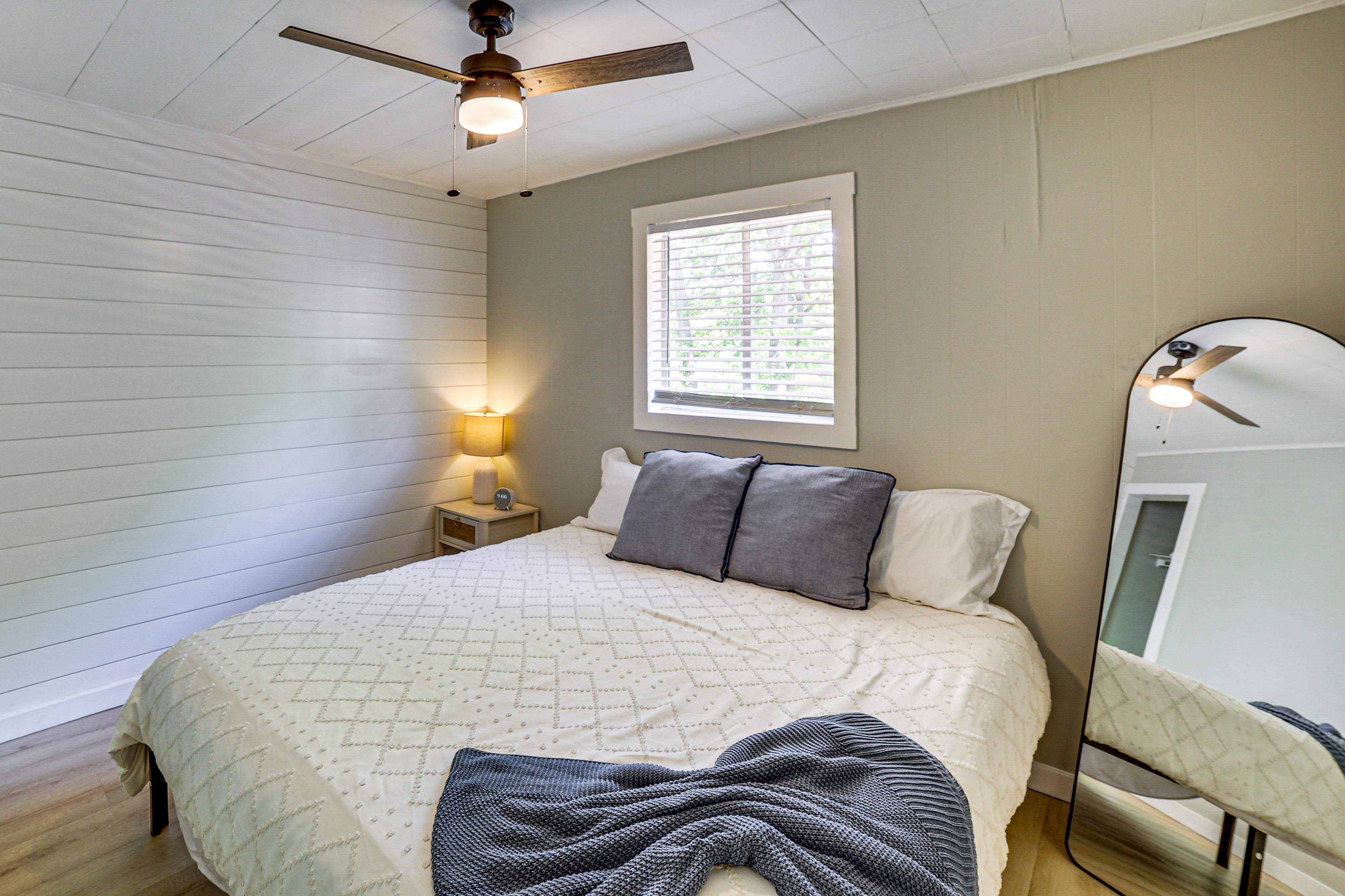 Bedroom 1 | King Bed