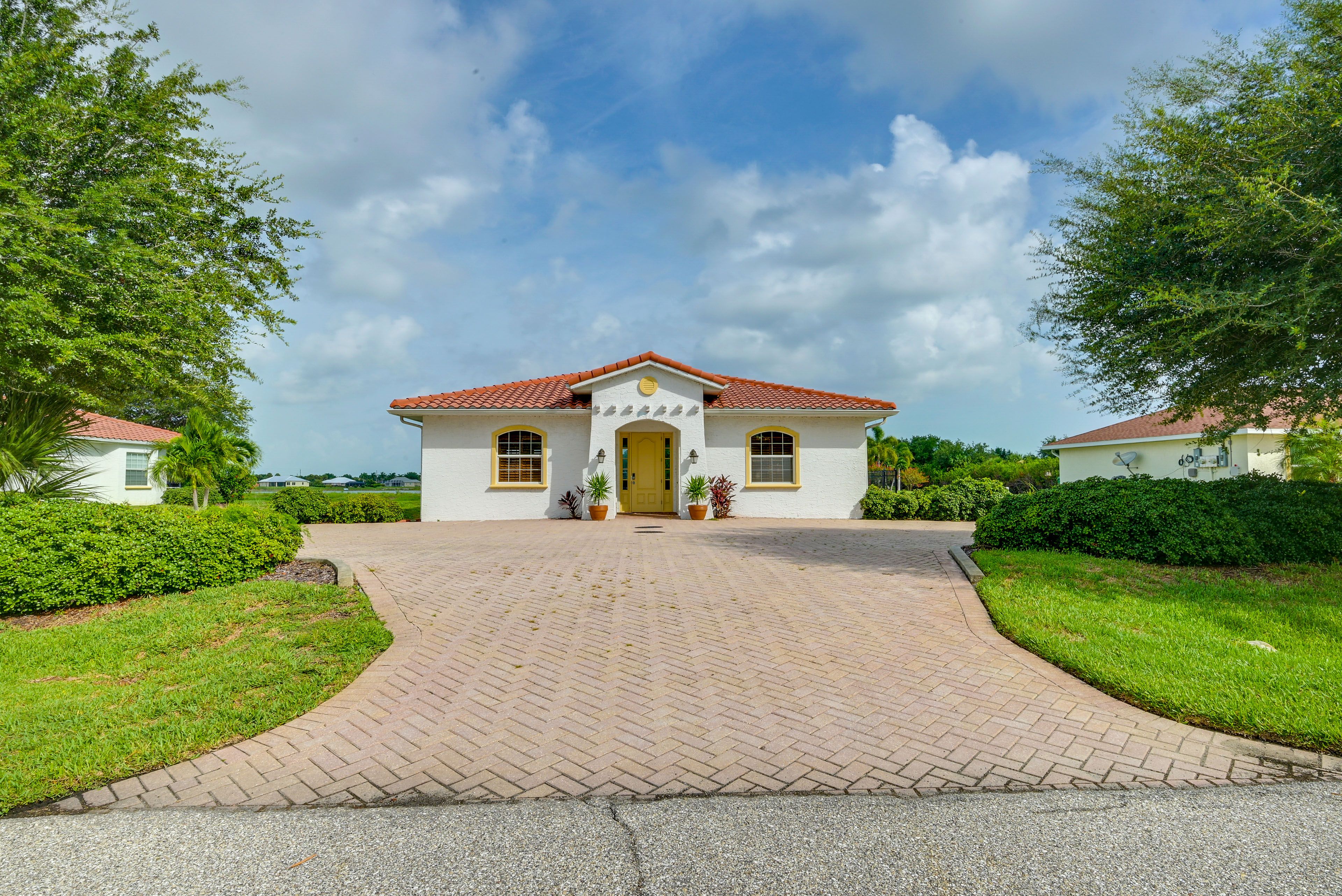 Alhambra at Lake Marlin | Community Amenities